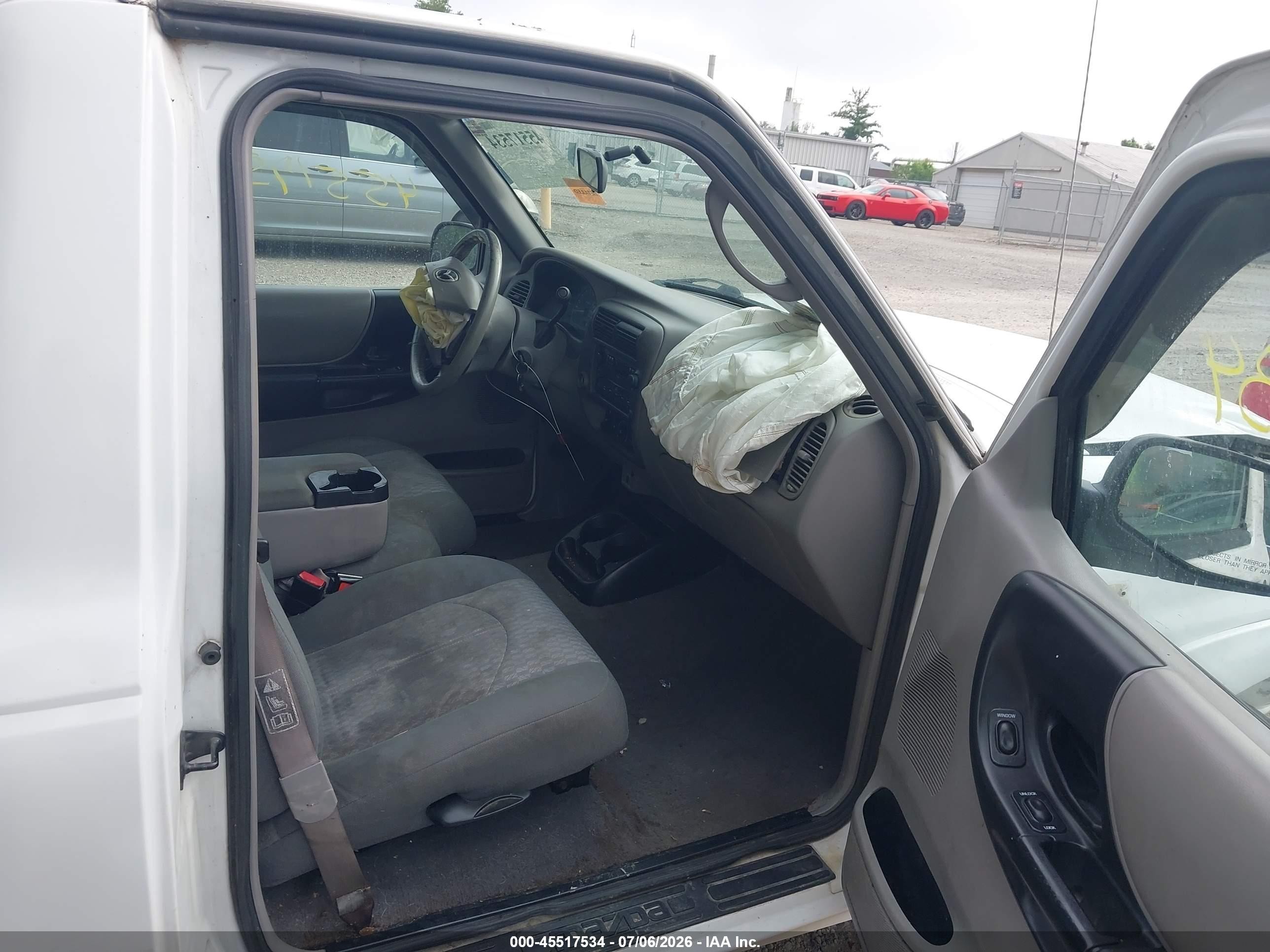 2002 Mazda B3000 Ds White vin: 4F4YR12U52TM24751