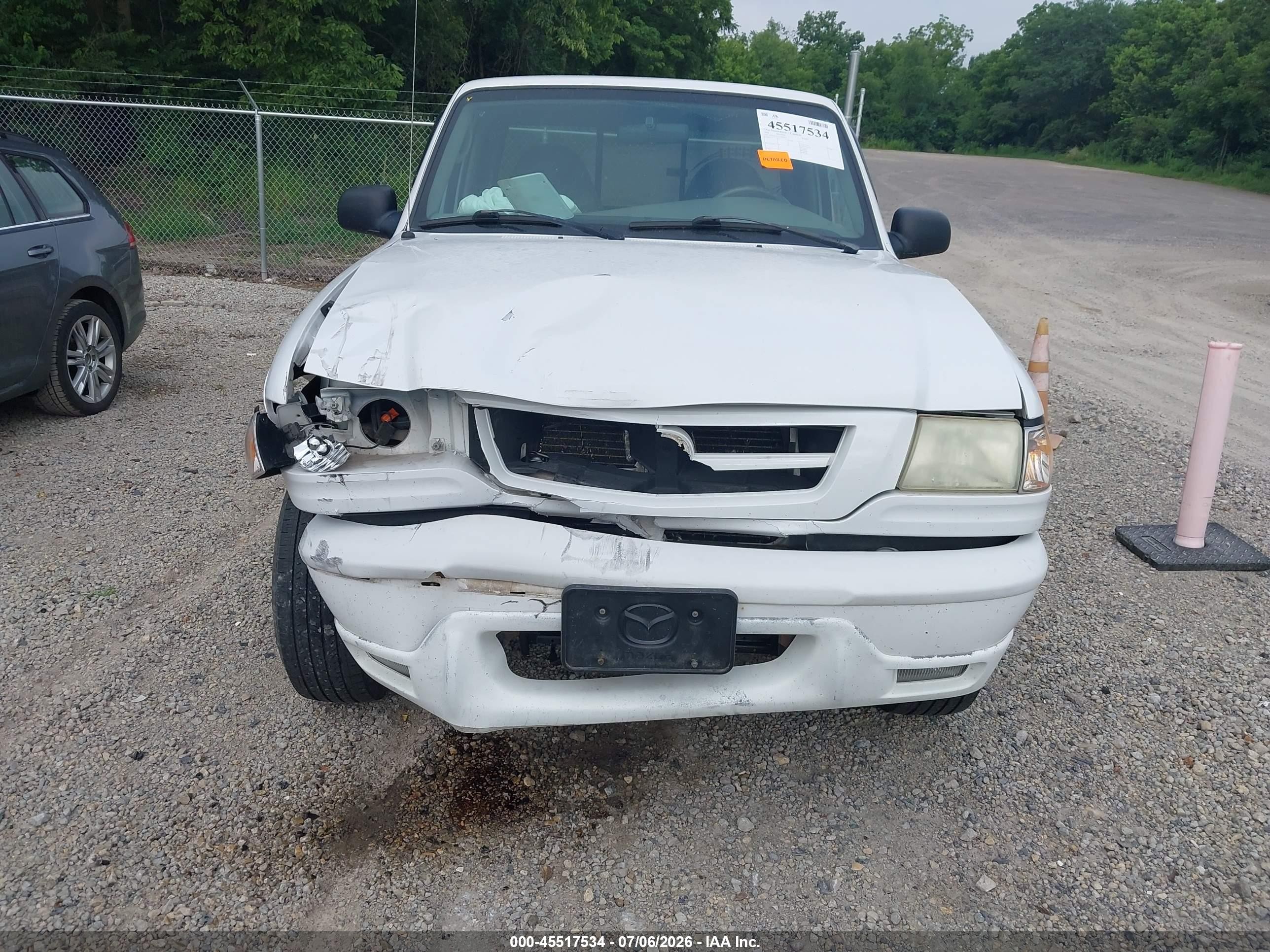 2002 Mazda B3000 Ds White vin: 4F4YR12U52TM24751