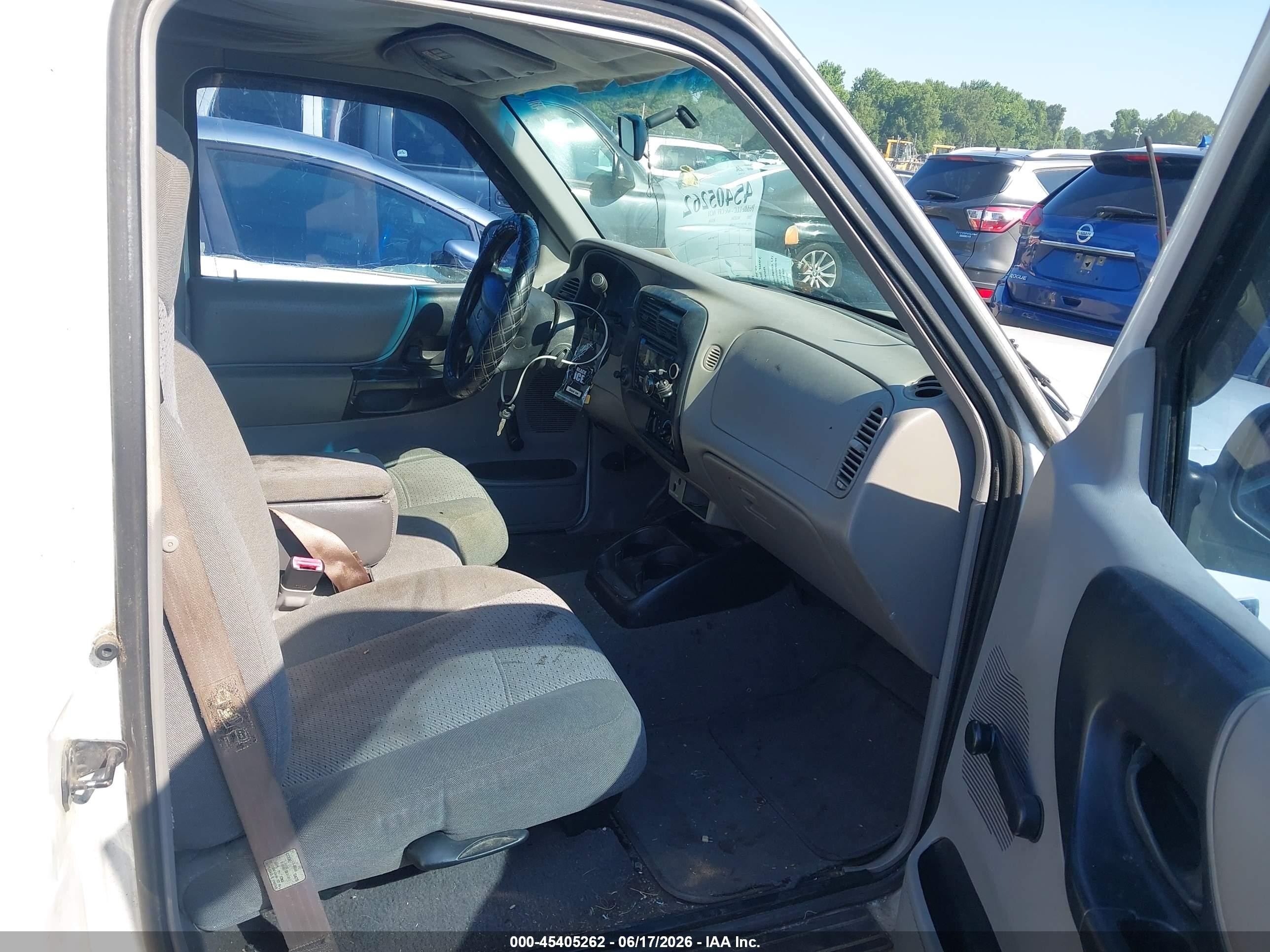 2000 Mazda B3000 Se/sx White vin: 4F4YR12V5YTM26999