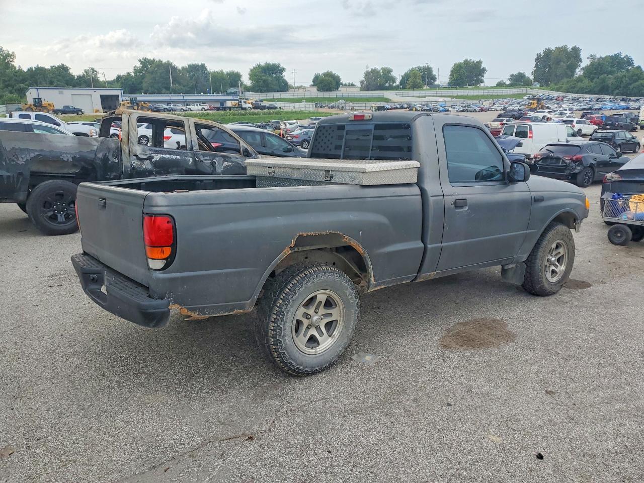 2000 Mazda B3000 Charcoal vin: 4F4YR12VXYTM07865