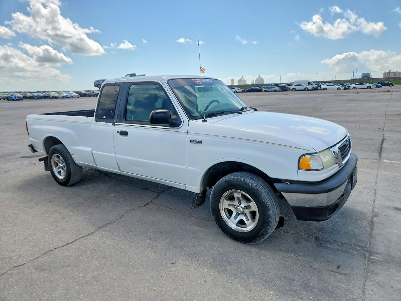 1999 Mazda B2500 Cab Plus White vin: 4F4YR16C0XTM40185