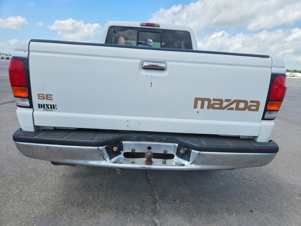 1999 Mazda B2500 Cab Plus White vin: 4F4YR16C0XTM40185