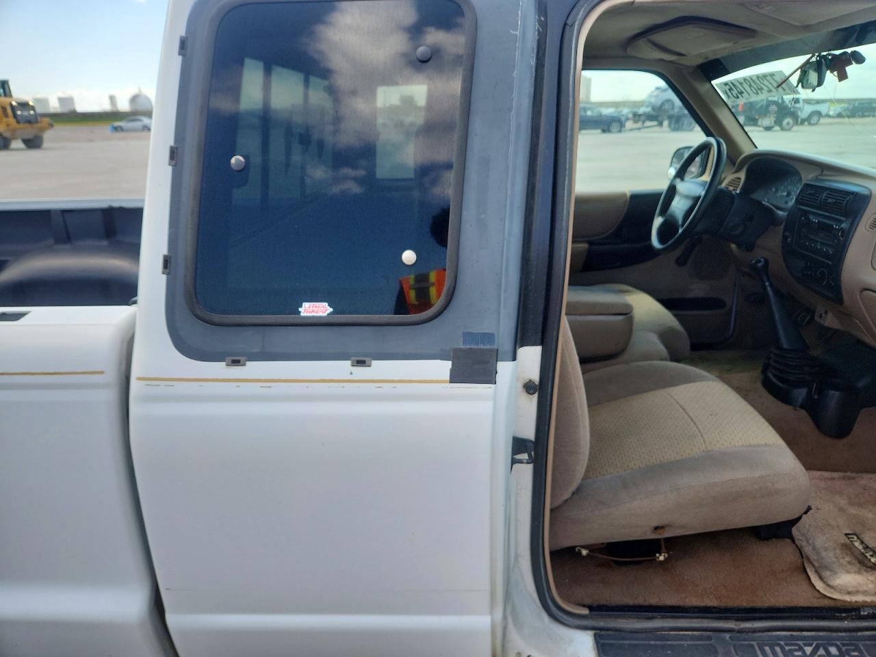 1999 Mazda B2500 Cab Plus White vin: 4F4YR16C0XTM40185