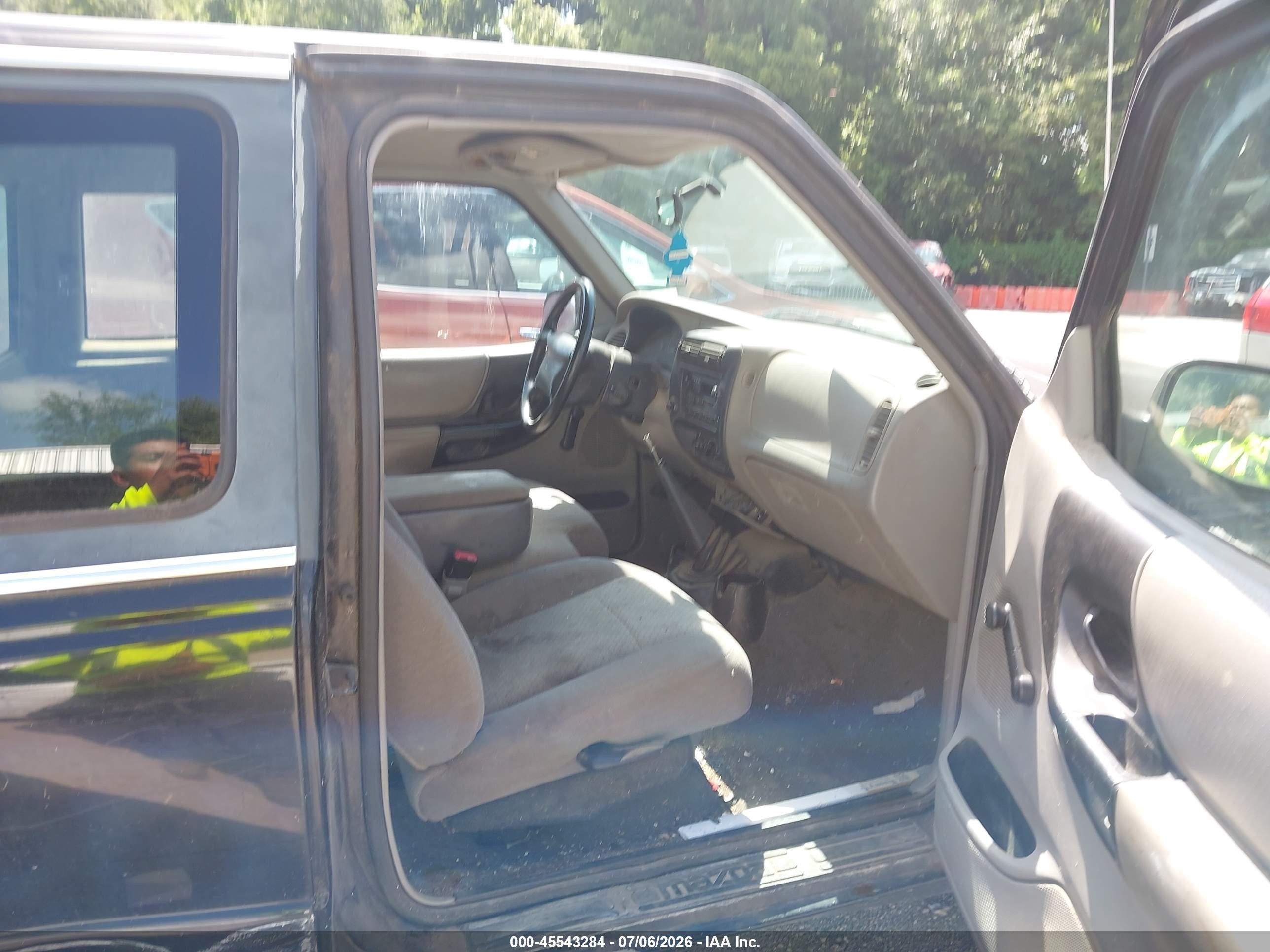 1999 Mazda B2500 Se Black vin: 4F4YR16C1XTM46545