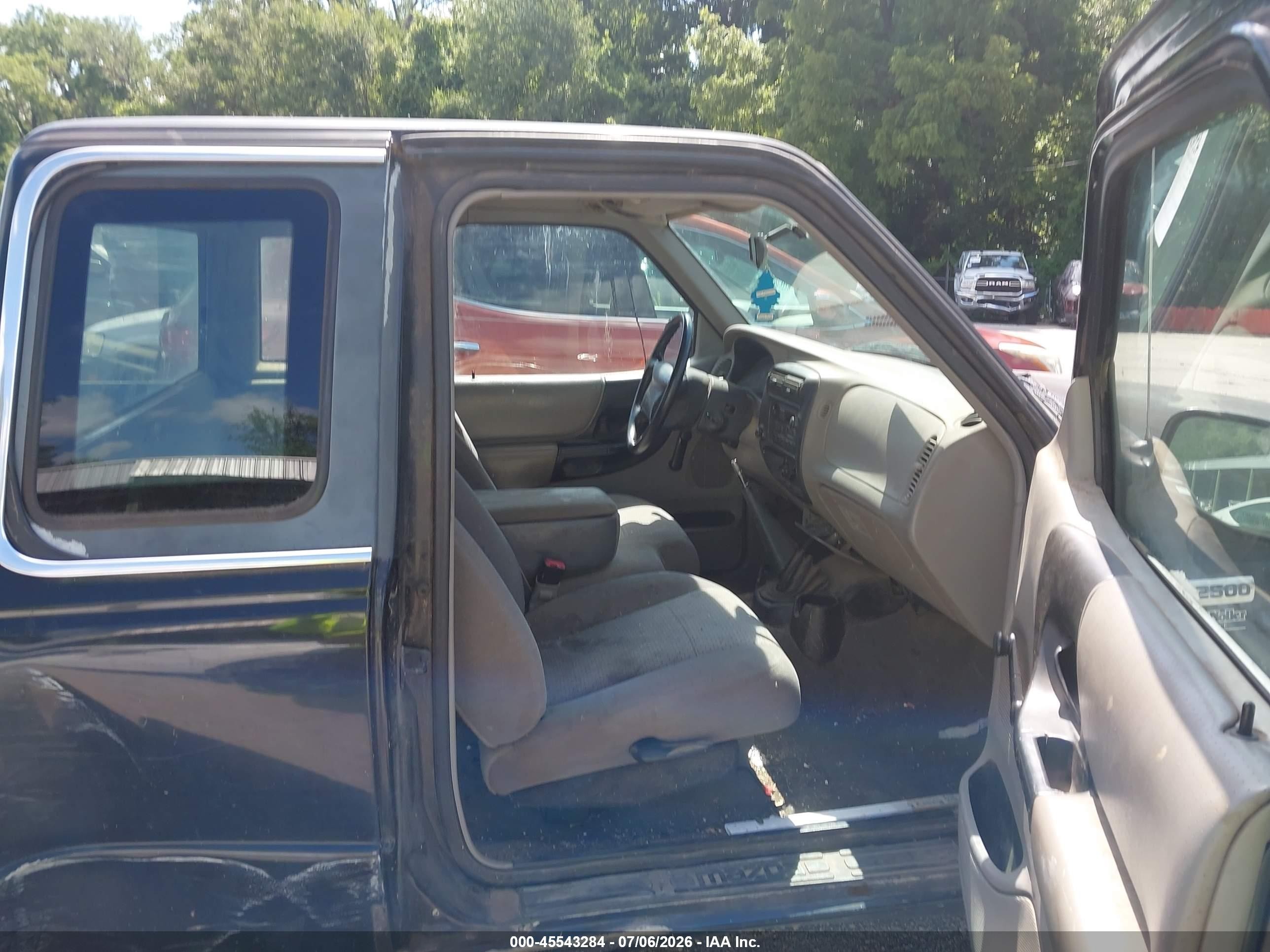1999 Mazda B2500 Se Black vin: 4F4YR16C1XTM46545