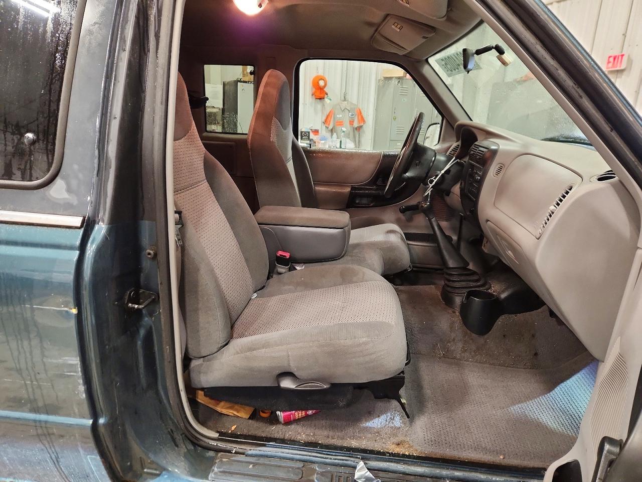 1999 Mazda B2500 Cab Plus Бирюзовый vin: 4F4YR16C3XTM17712