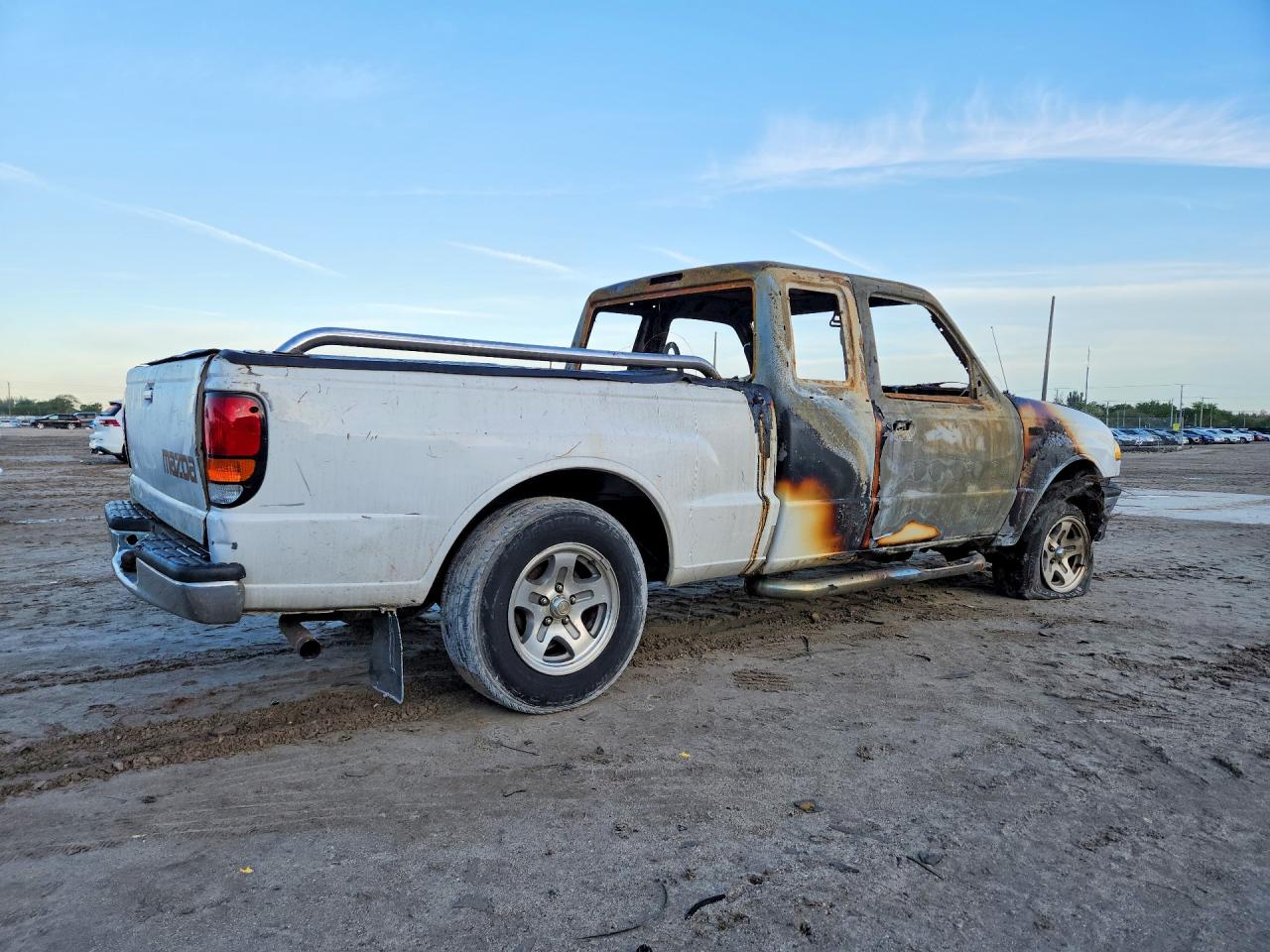 1999 Mazda B2500 Cab Plus White vin: 4F4YR16C6XTM37033