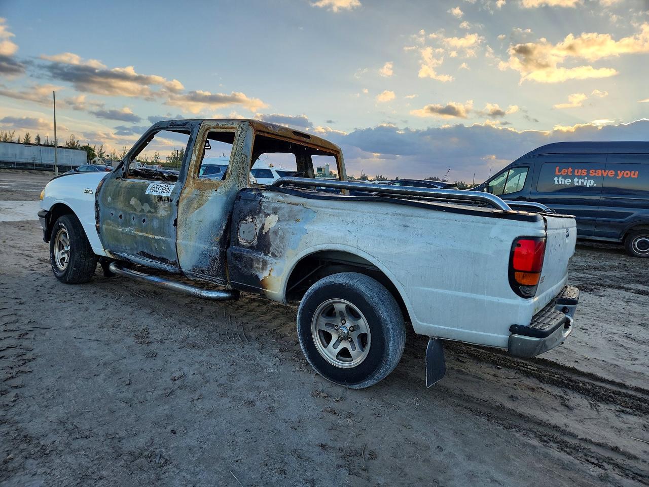1999 Mazda B2500 Cab Plus White vin: 4F4YR16C6XTM37033