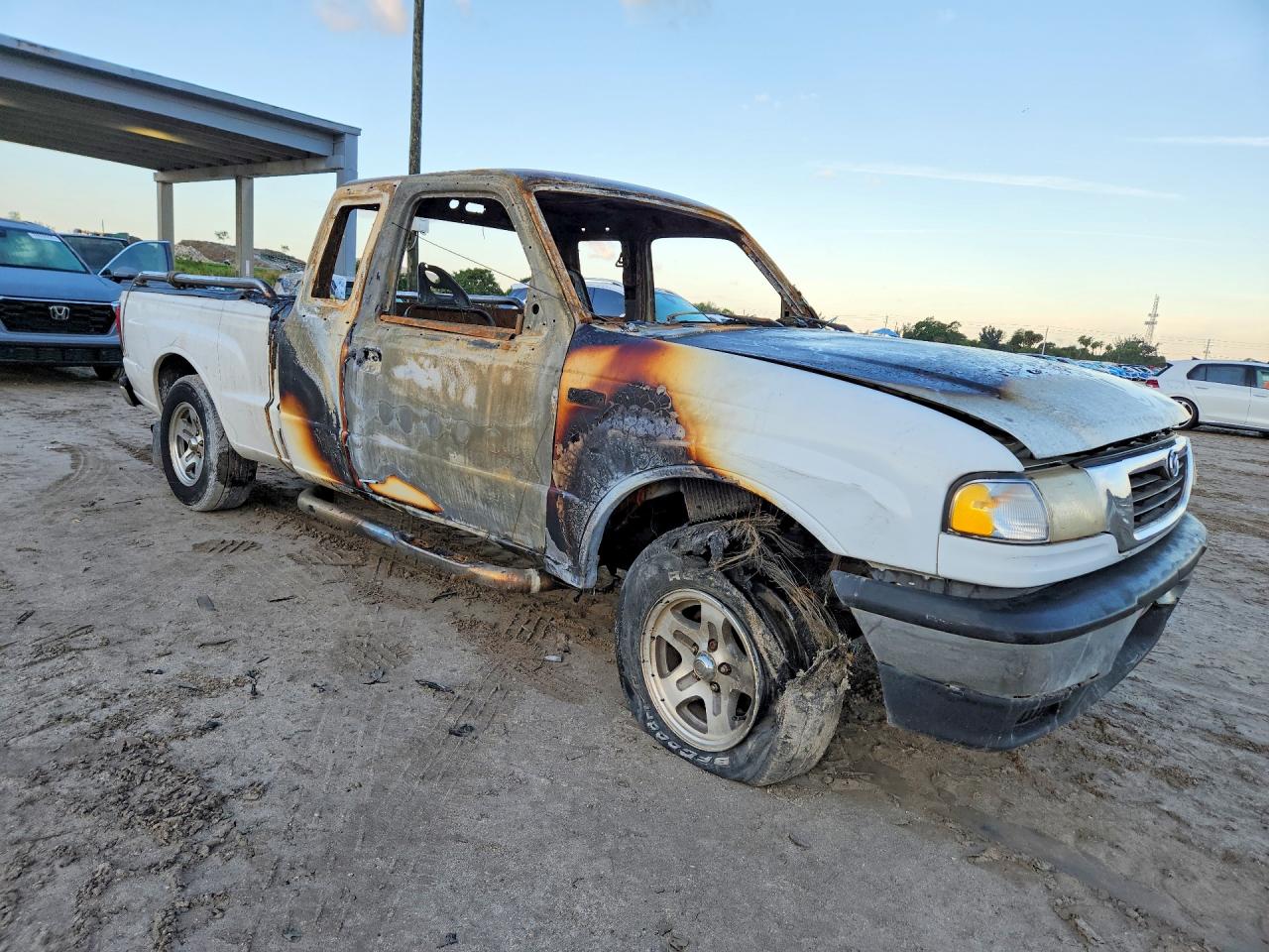 1999 Mazda B2500 Cab Plus White vin: 4F4YR16C6XTM37033