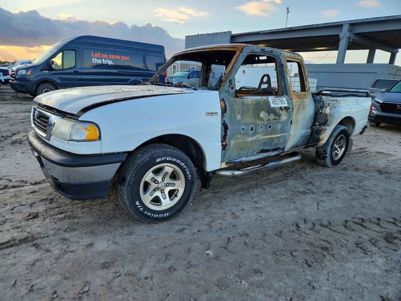 1999 Mazda B2500 Cab Plus White vin: 4F4YR16C6XTM37033