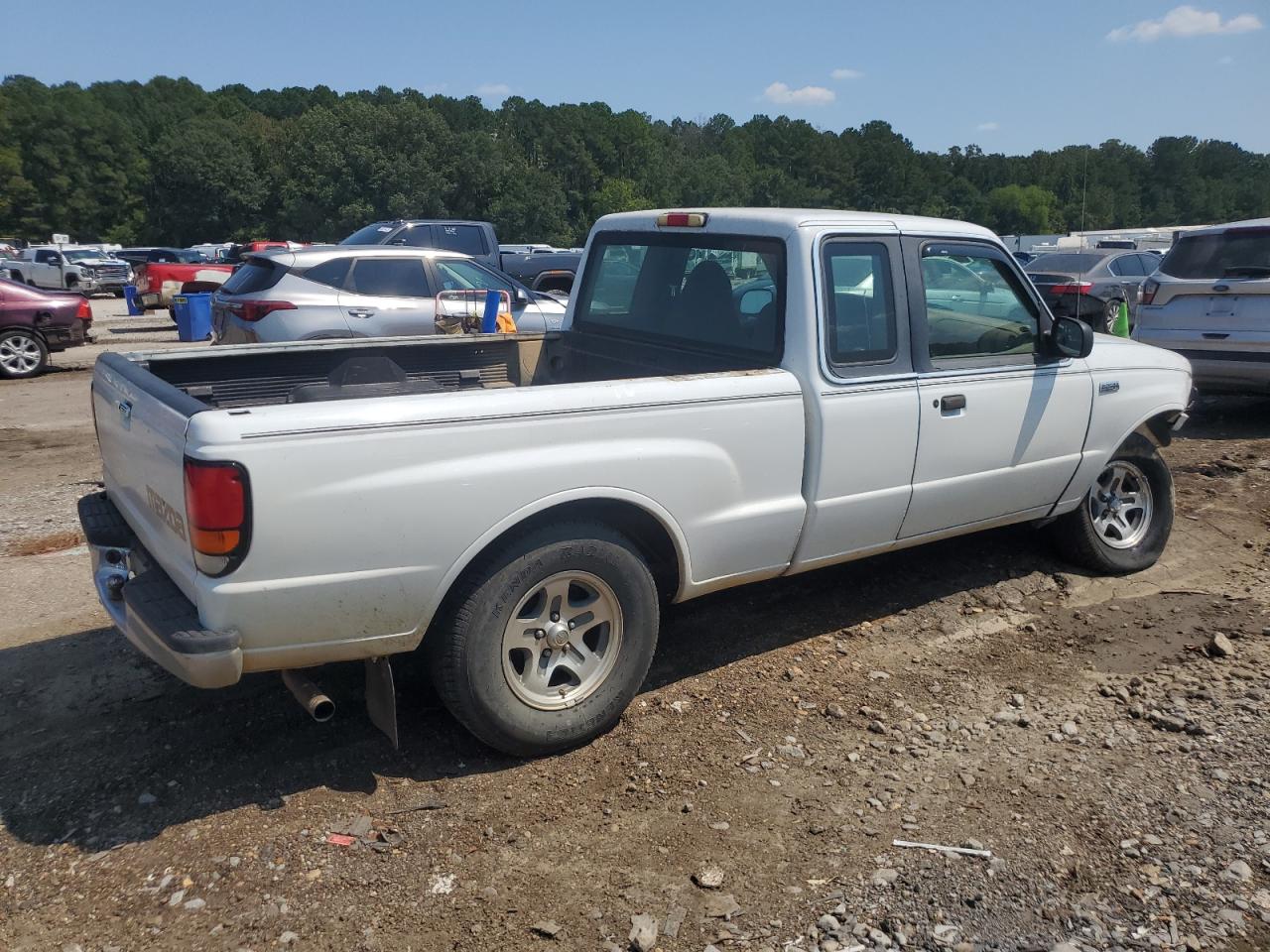 1999 Mazda B2500 Cab Plus White vin: 4F4YR16CXXTM19179
