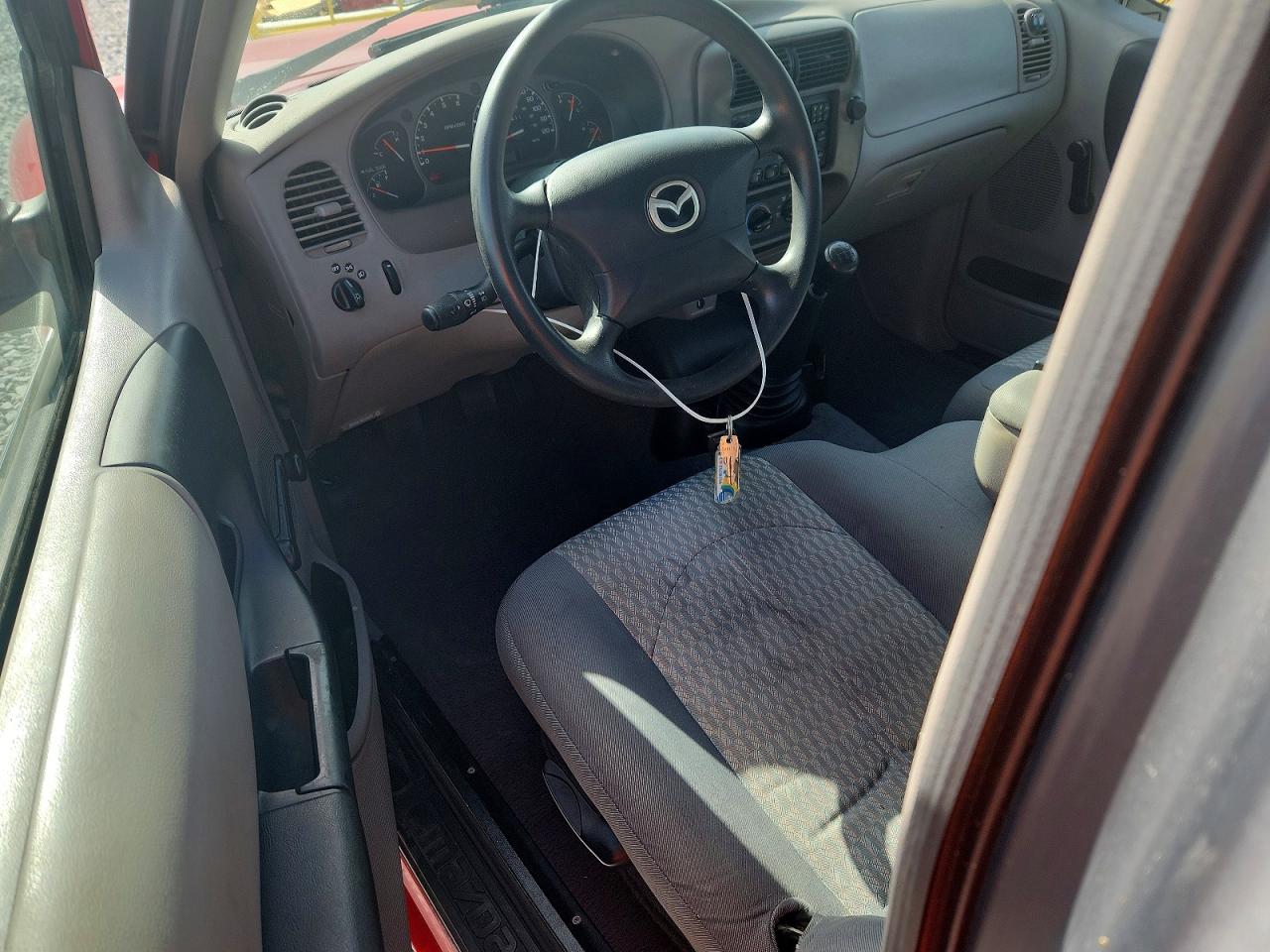 2002 Mazda B2300 Cab Plus Red vin: 4F4YR16D02TM26563