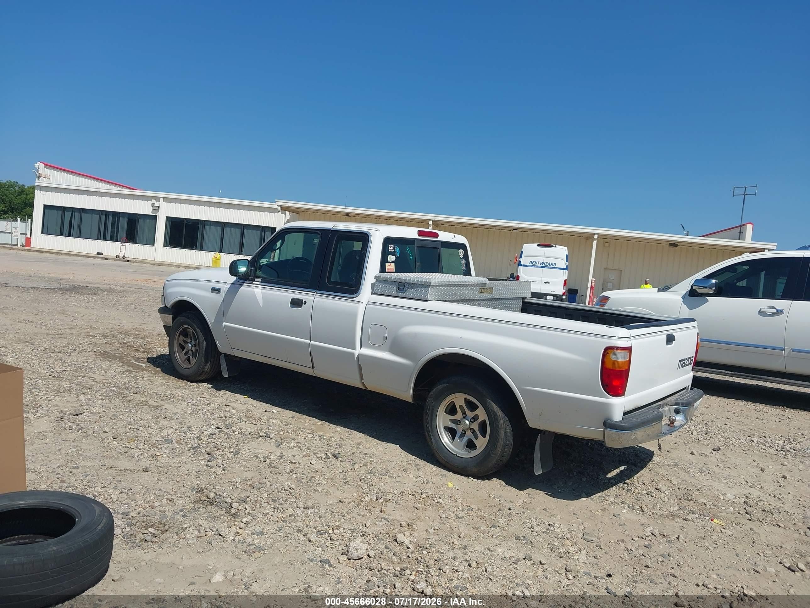2003 Mazda B2300 Se Белый vin: 4F4YR16D93TM09147