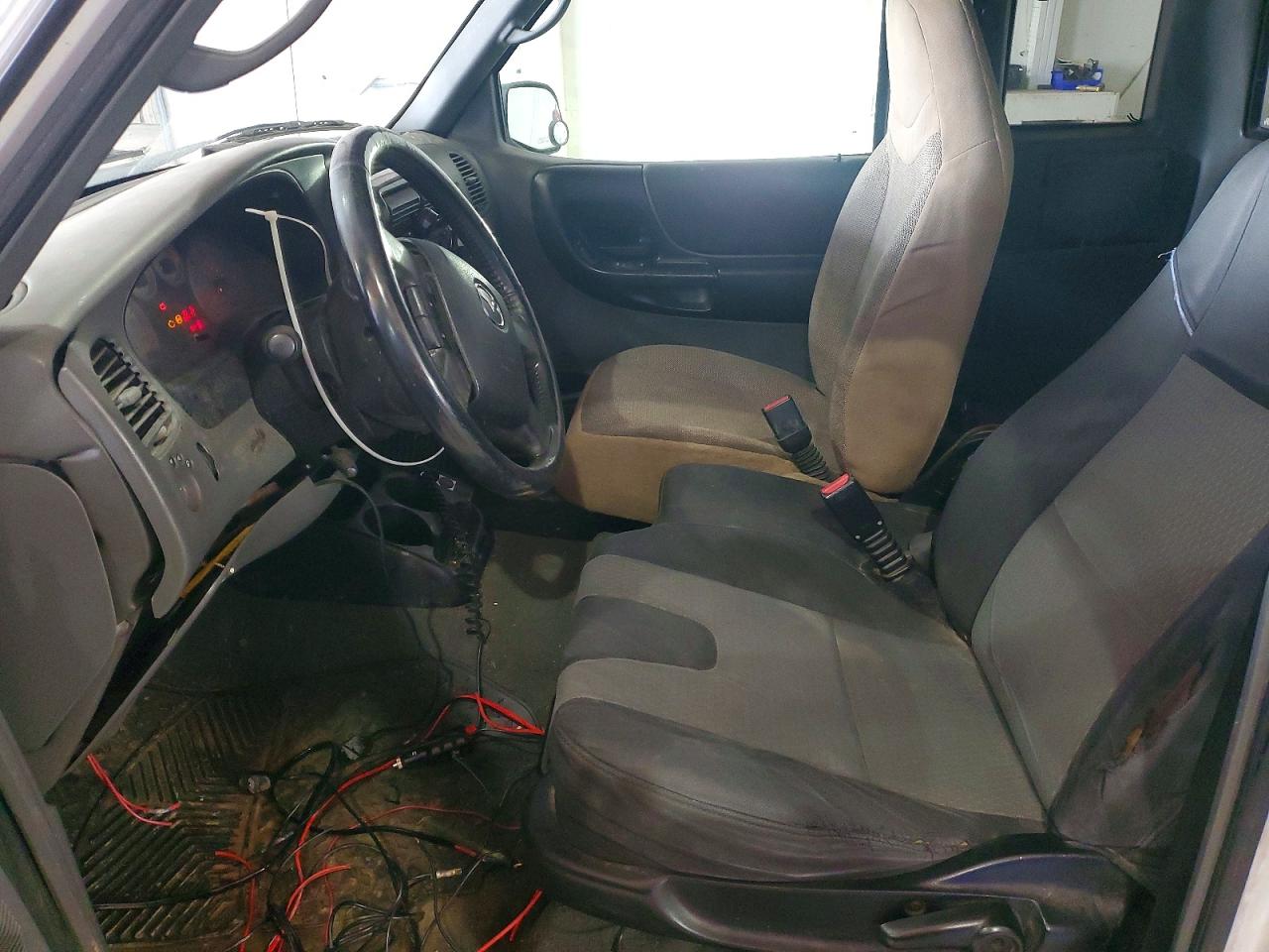 2004 Mazda B3000 Cab Plus Белый vin: 4F4YR16U24TM00789