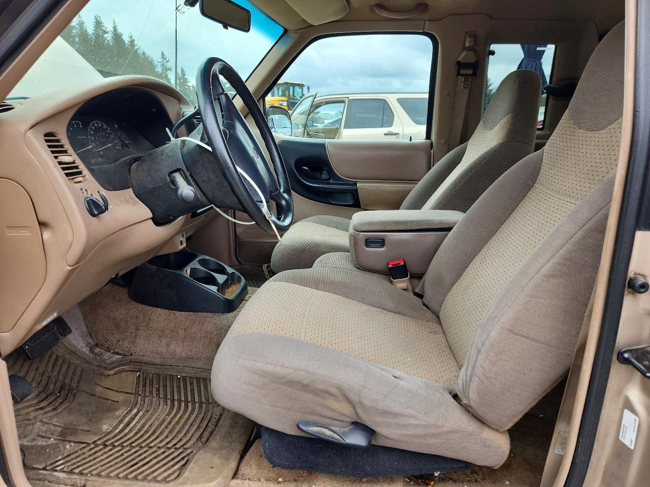 1998 Mazda B3000 Cab Plus Tan vin: 4F4YR16U3WTM05681