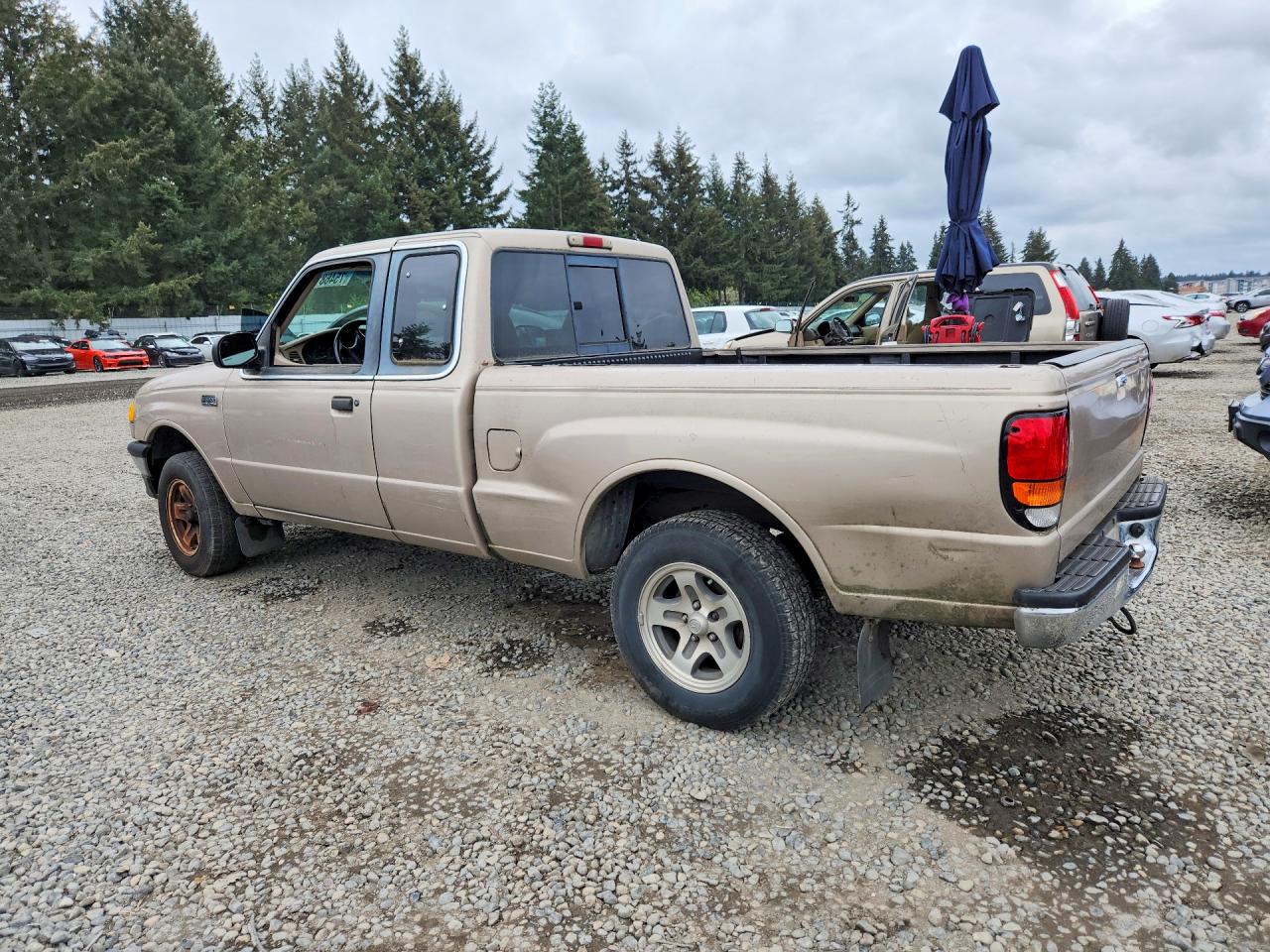 1998 Mazda B3000 Cab Plus Tan vin: 4F4YR16U3WTM05681