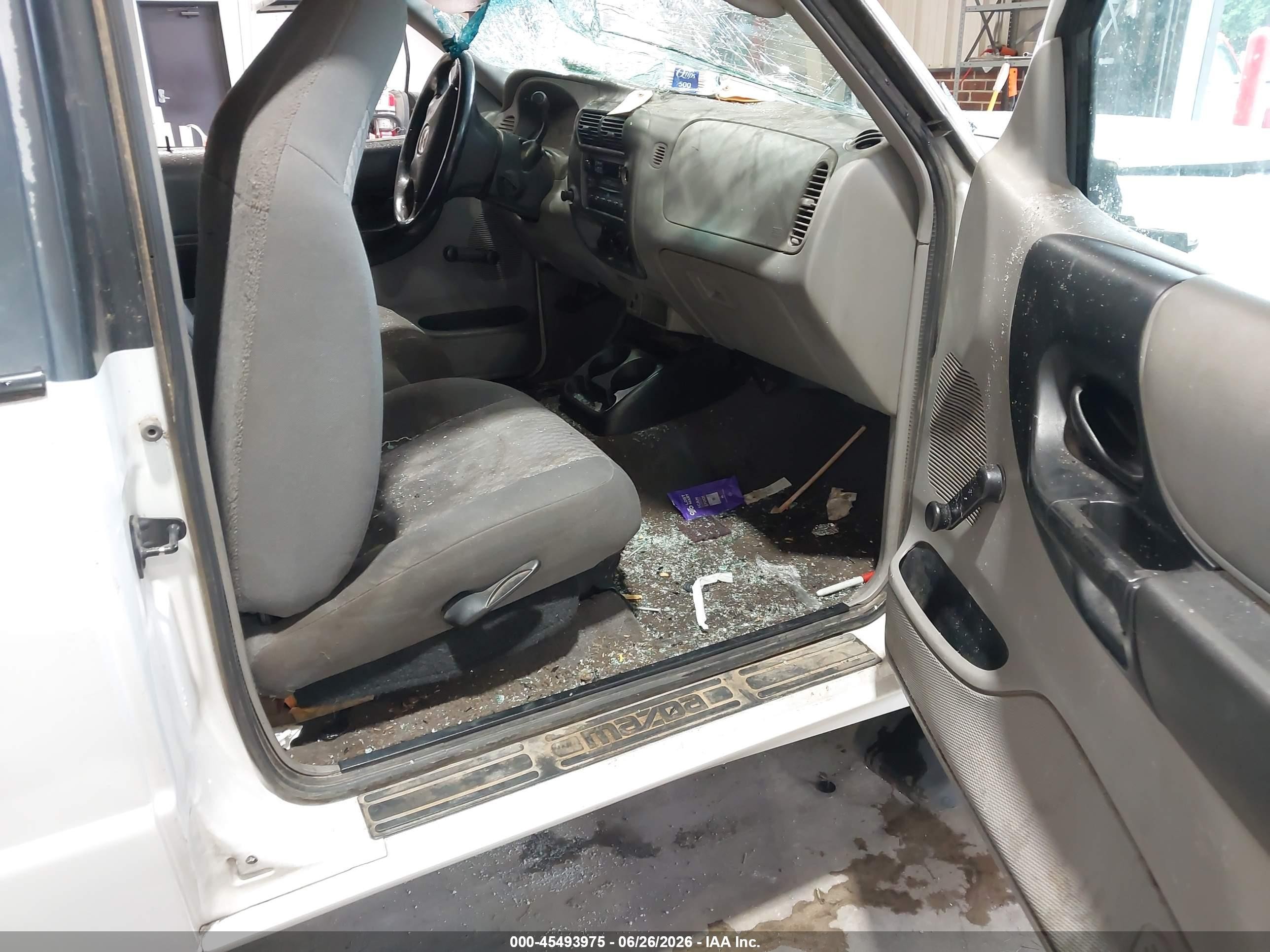 2002 Mazda B3000 Ds White vin: 4F4YR16U52TM05871