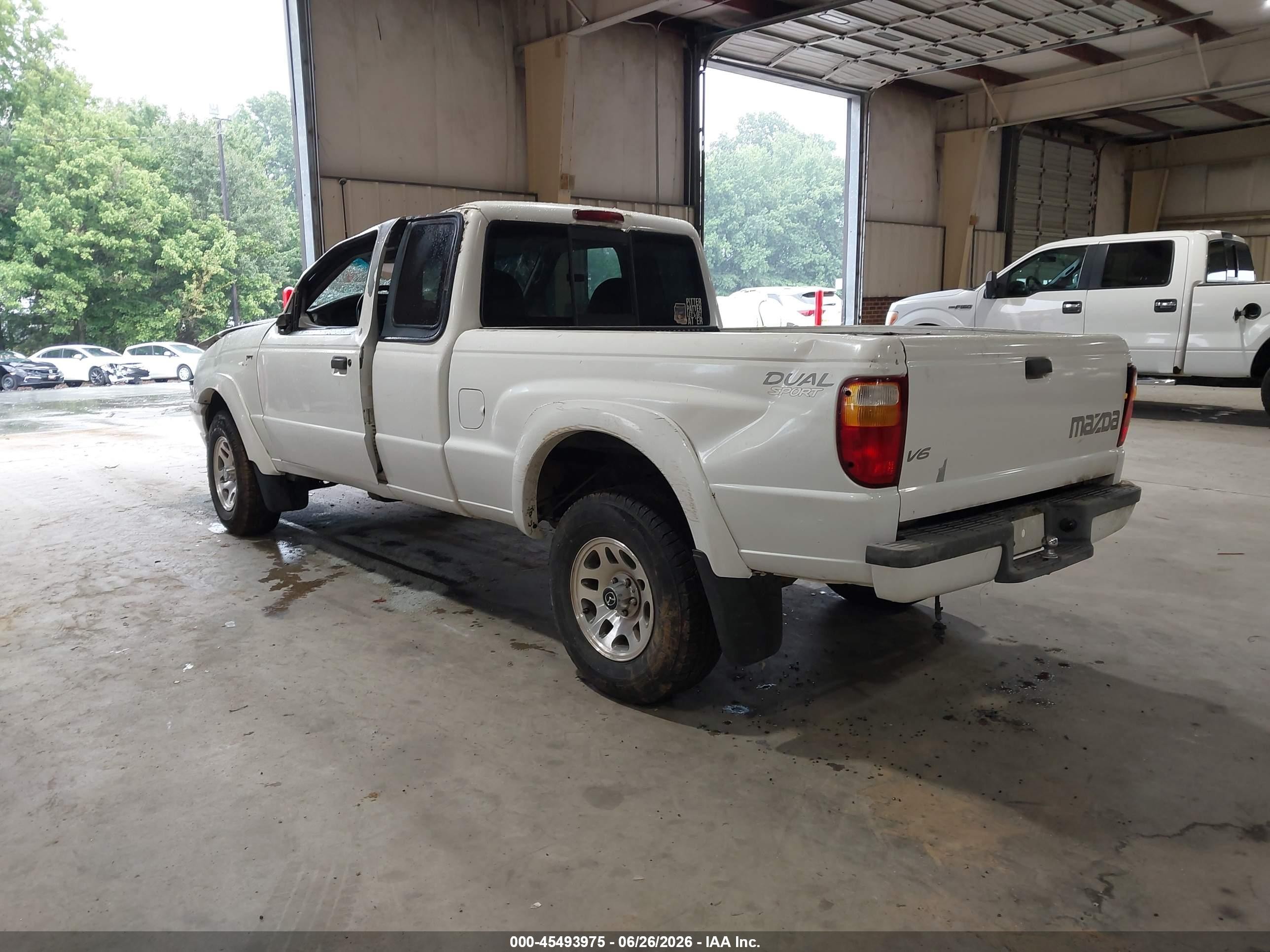2002 Mazda B3000 Ds White vin: 4F4YR16U52TM05871