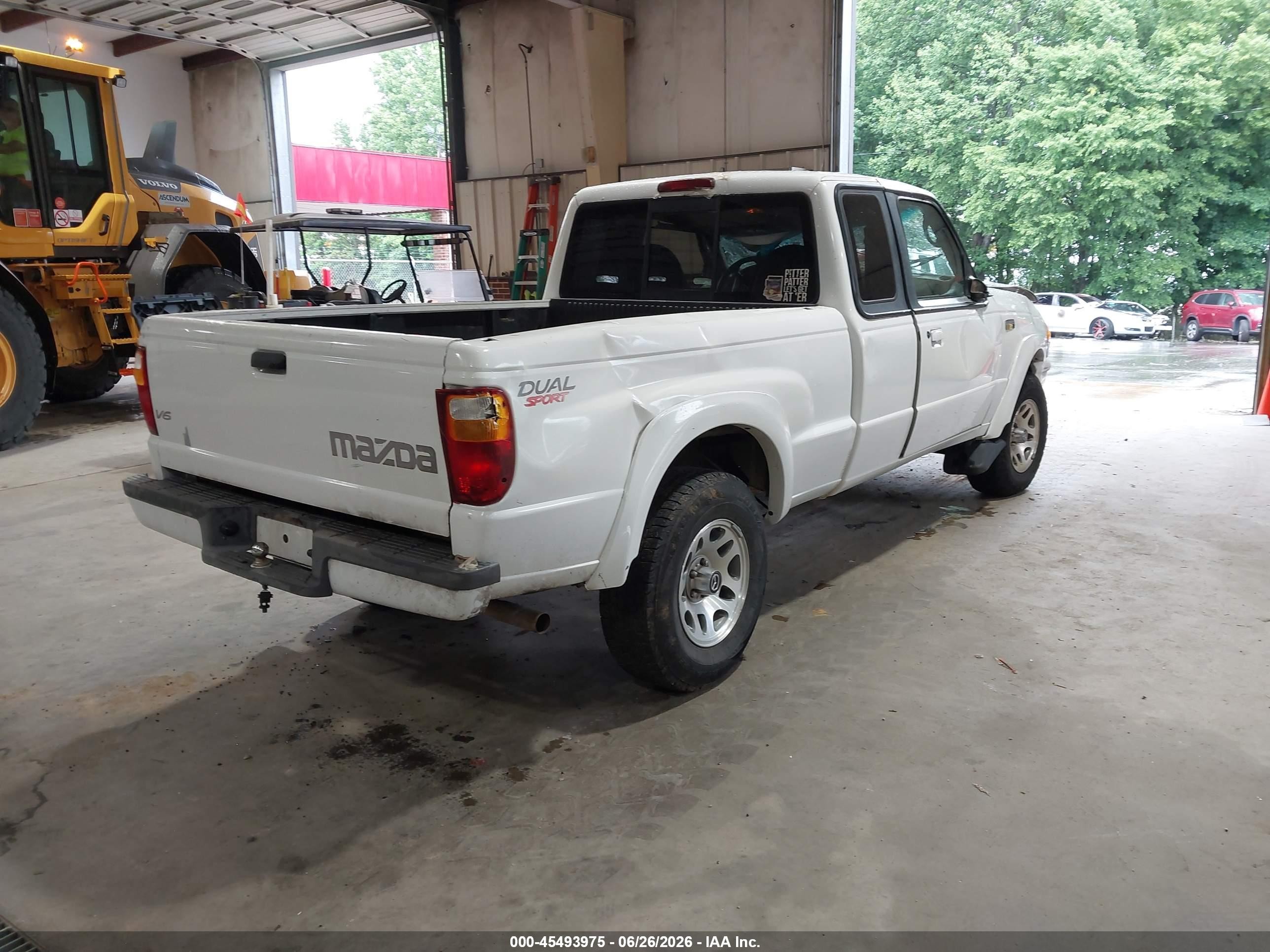 2002 Mazda B3000 Ds White vin: 4F4YR16U52TM05871