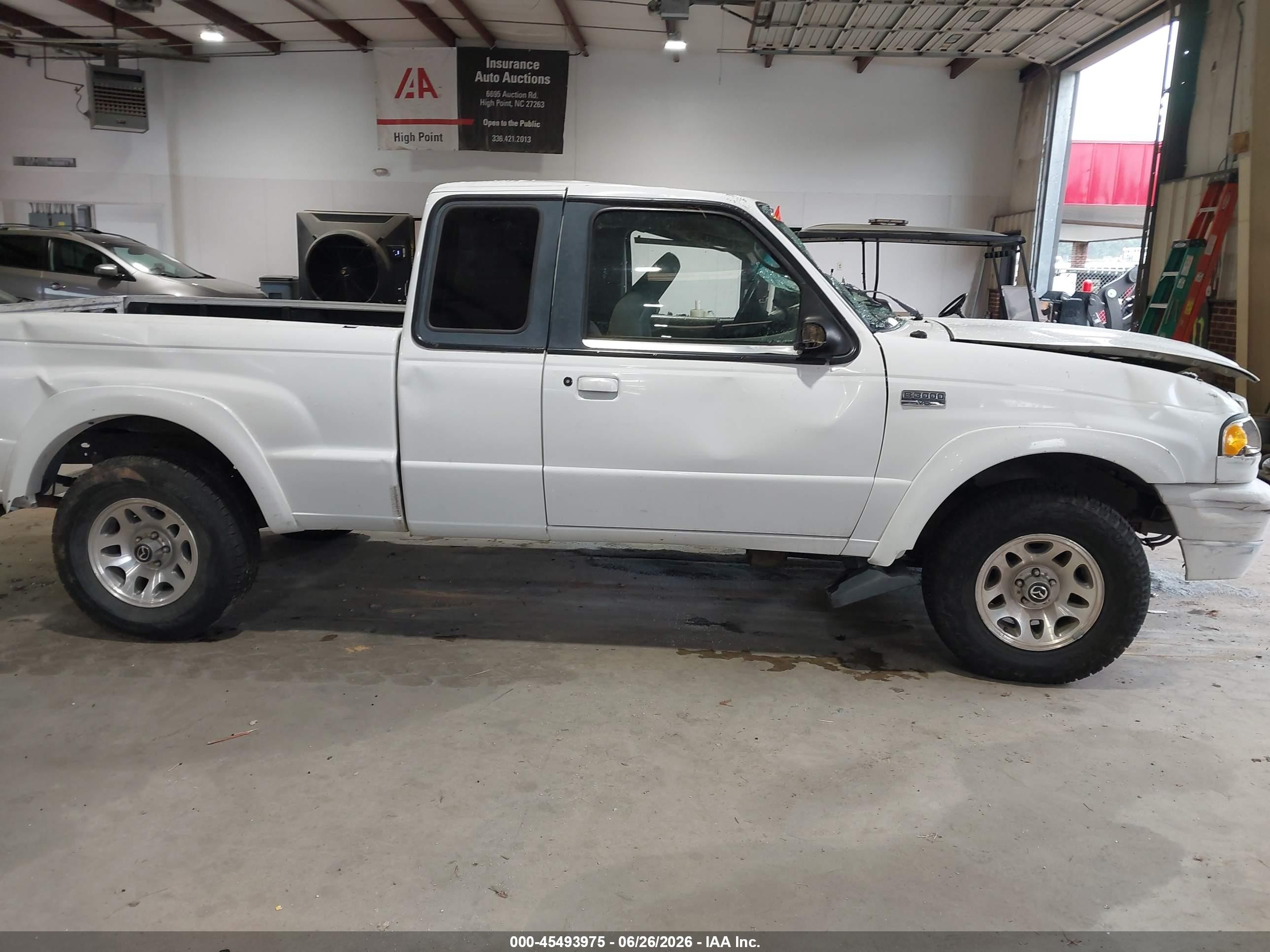2002 Mazda B3000 Ds White vin: 4F4YR16U52TM05871