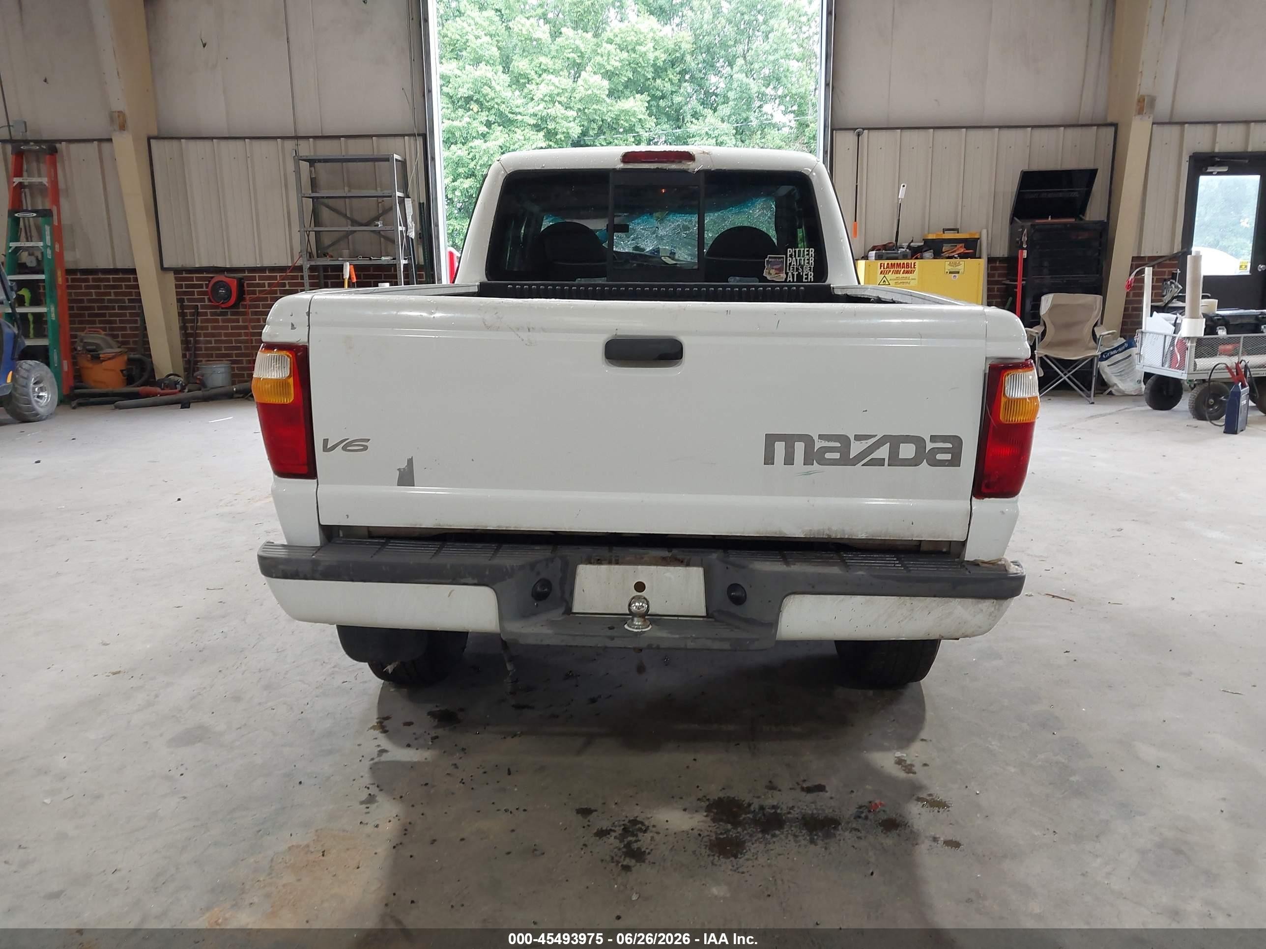 2002 Mazda B3000 Ds White vin: 4F4YR16U52TM05871