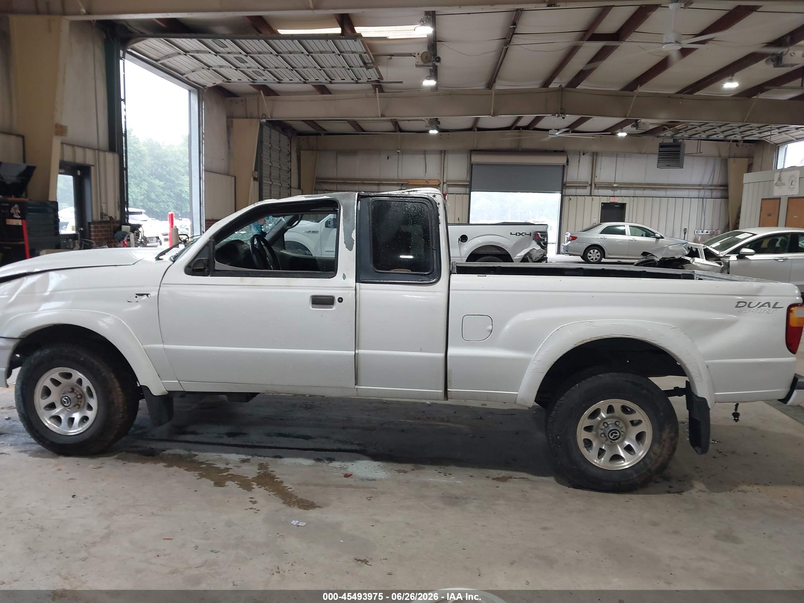 2002 Mazda B3000 Ds White vin: 4F4YR16U52TM05871
