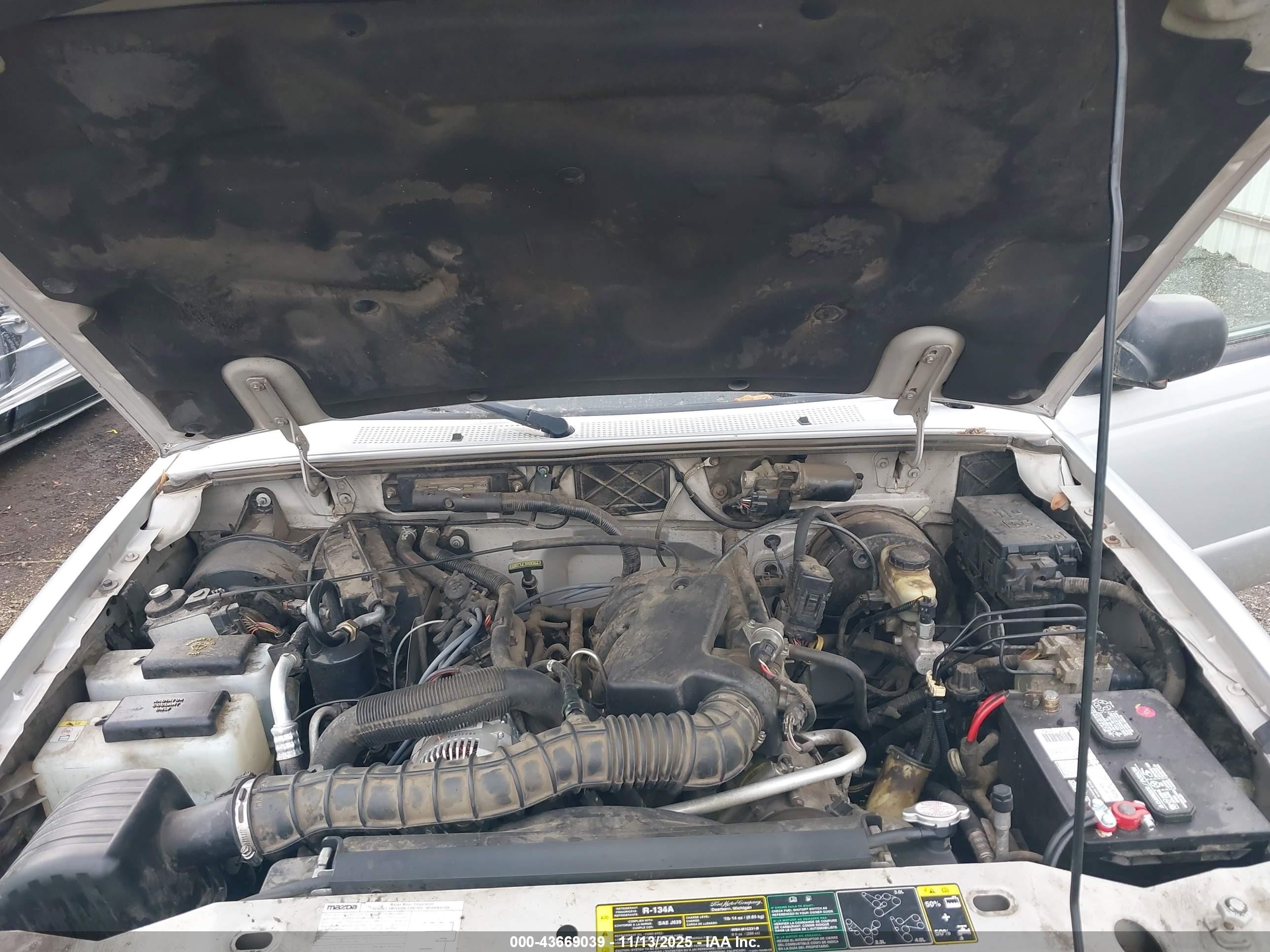2004 Mazda B3000 Ds Серебряный vin: 4F4YR16U54TM05680