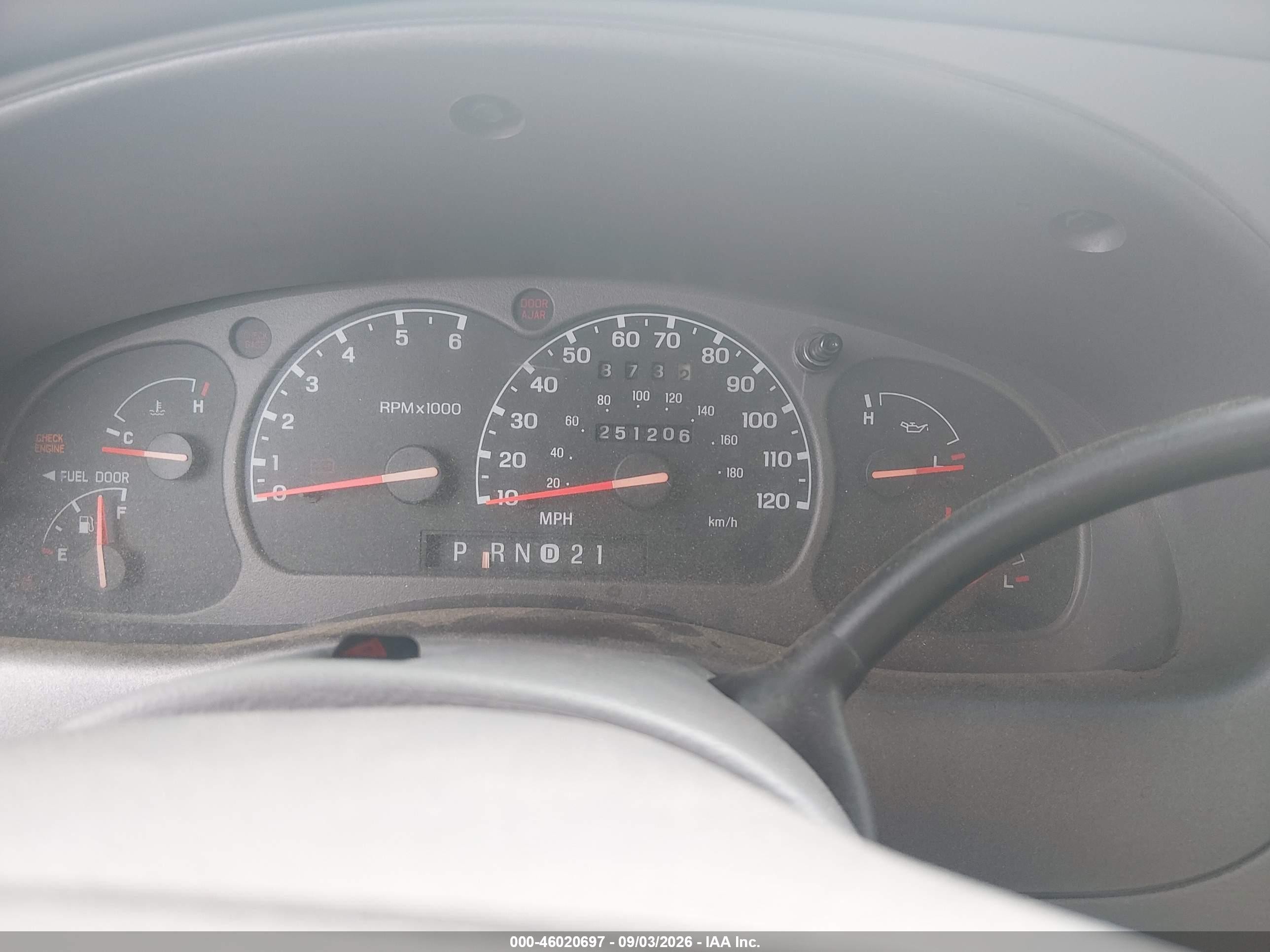 2002 Mazda B3000 Ds White vin: 4F4YR16U62TM01716