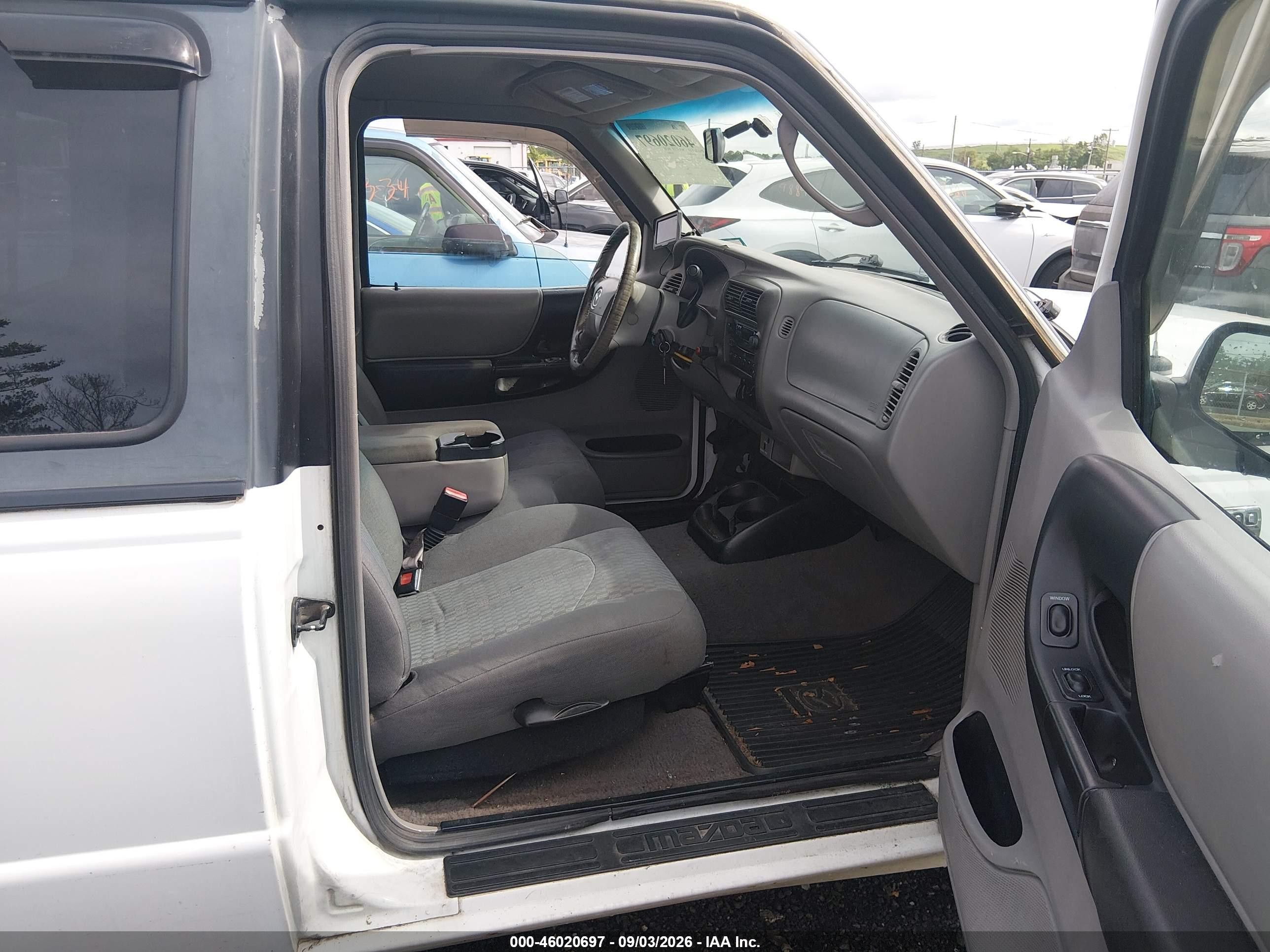 2002 Mazda B3000 Ds White vin: 4F4YR16U62TM01716