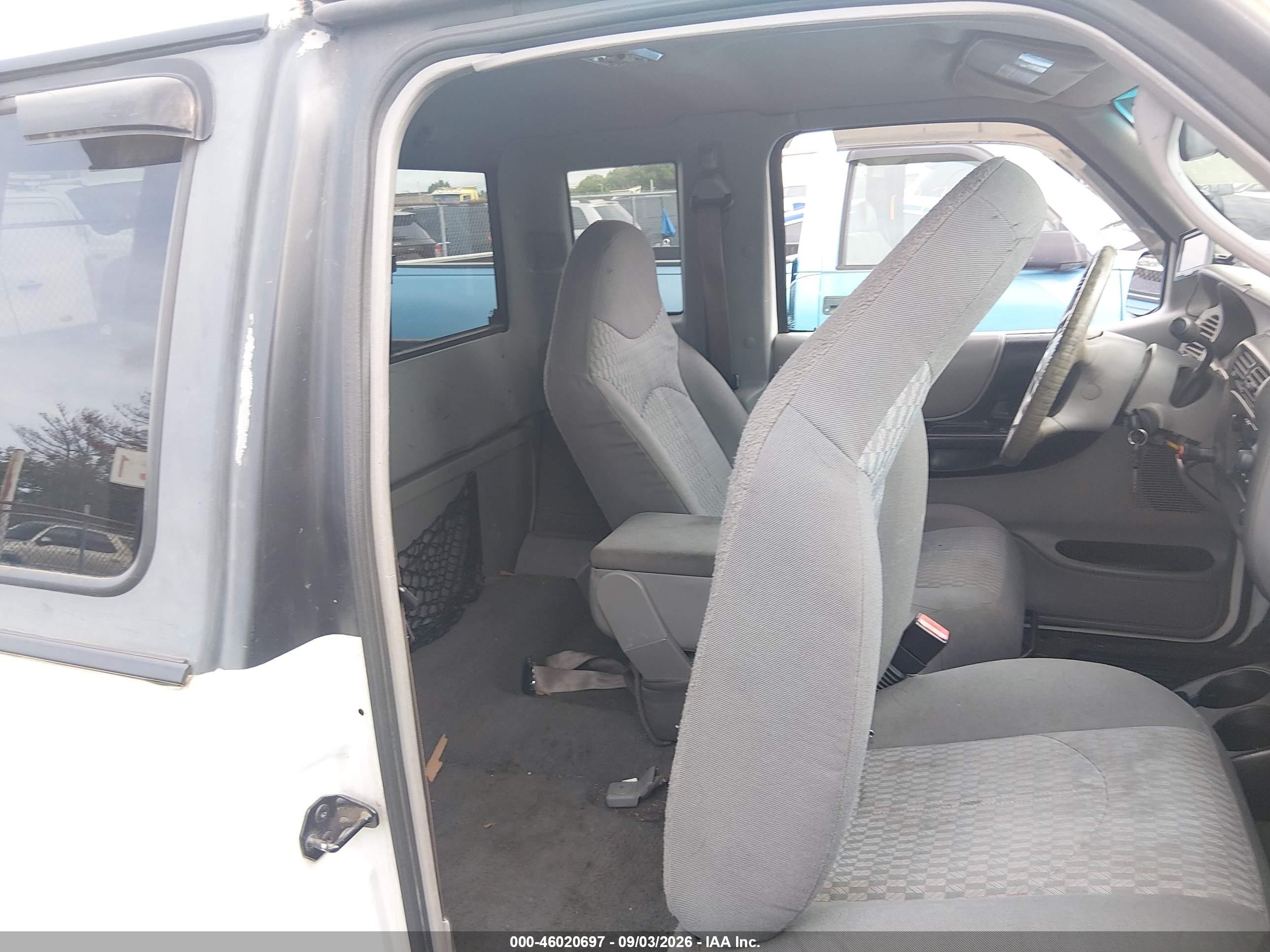 2002 Mazda B3000 Ds White vin: 4F4YR16U62TM01716