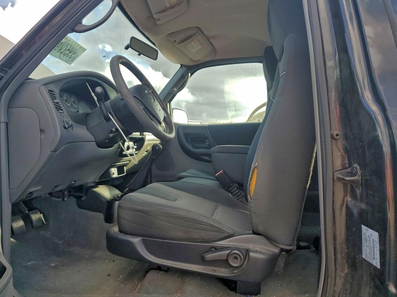 2004 Mazda B3000 Cab Plus Black vin: 4F4YR16U64TM11908