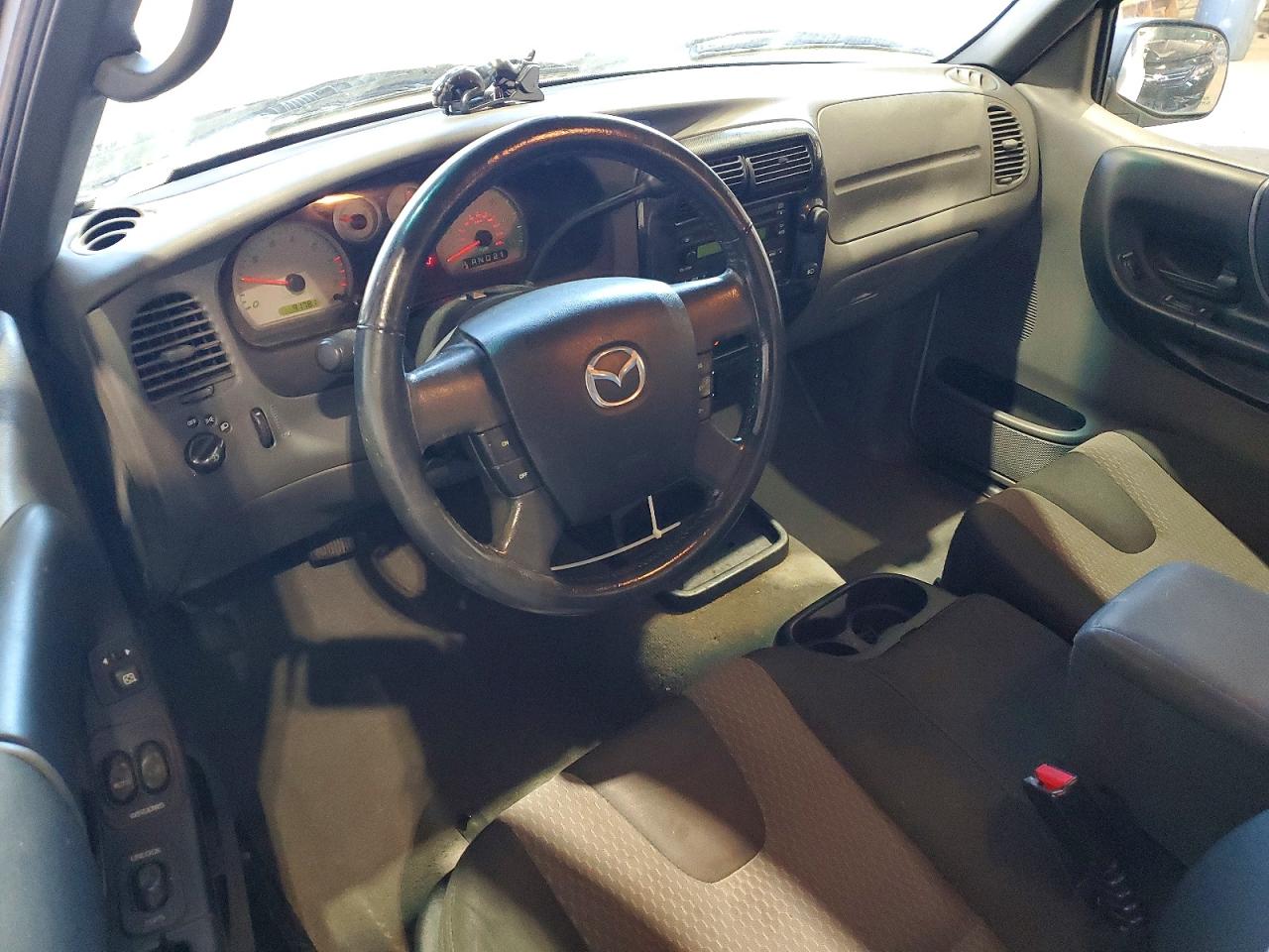 2004 Mazda B3000 Cab Plus Белый vin: 4F4YR16U74TM04546