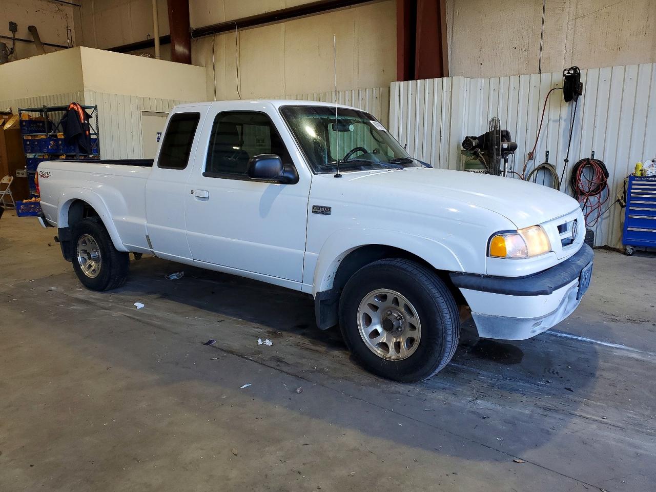 2004 Mazda B3000 Cab Plus Белый vin: 4F4YR16U74TM04546