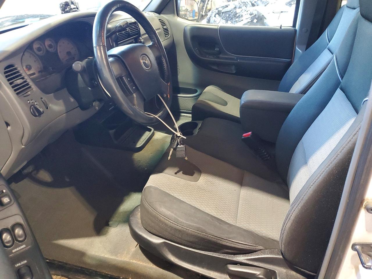 2004 Mazda B3000 Cab Plus Белый vin: 4F4YR16U74TM04546