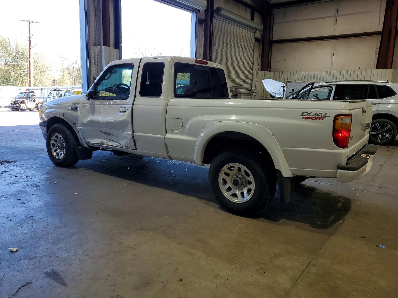 2004 Mazda B3000 Cab Plus Белый vin: 4F4YR16U74TM04546