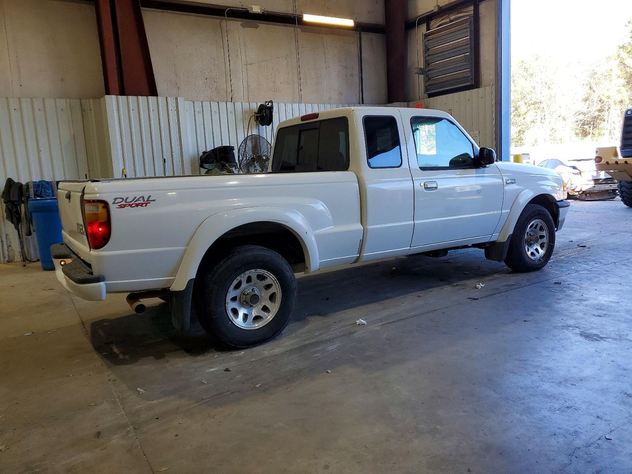2004 Mazda B3000 Cab Plus Белый vin: 4F4YR16U74TM04546