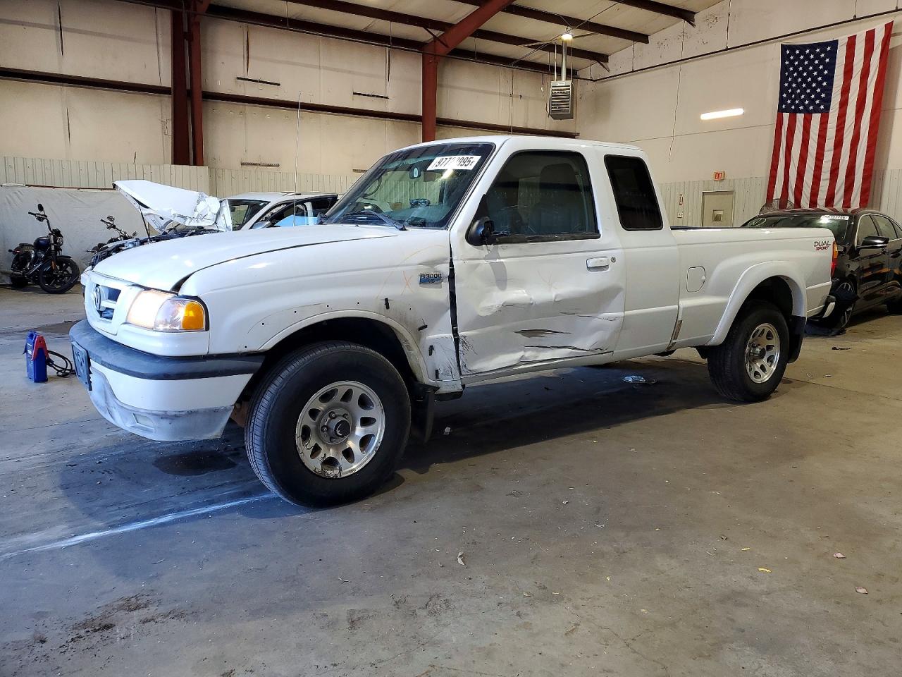 2004 Mazda B3000 Cab Plus Белый vin: 4F4YR16U74TM04546
