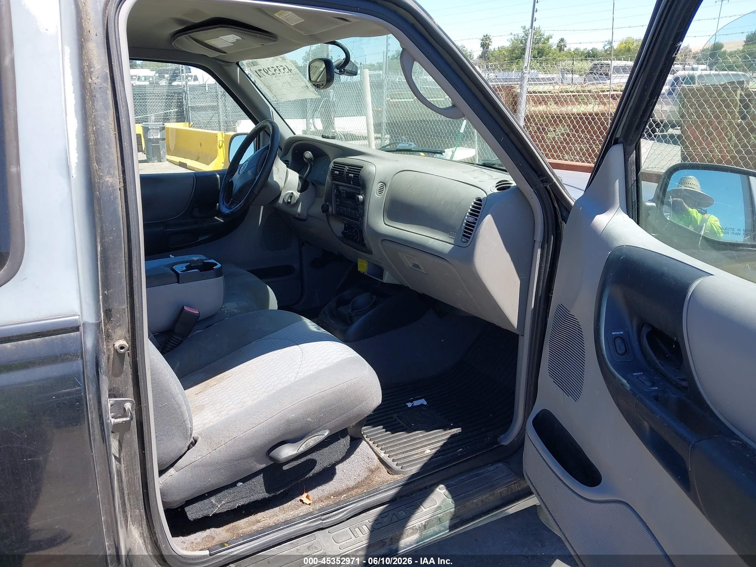 2002 Mazda B3000 Ds Black vin: 4F4YR16U82TM09574