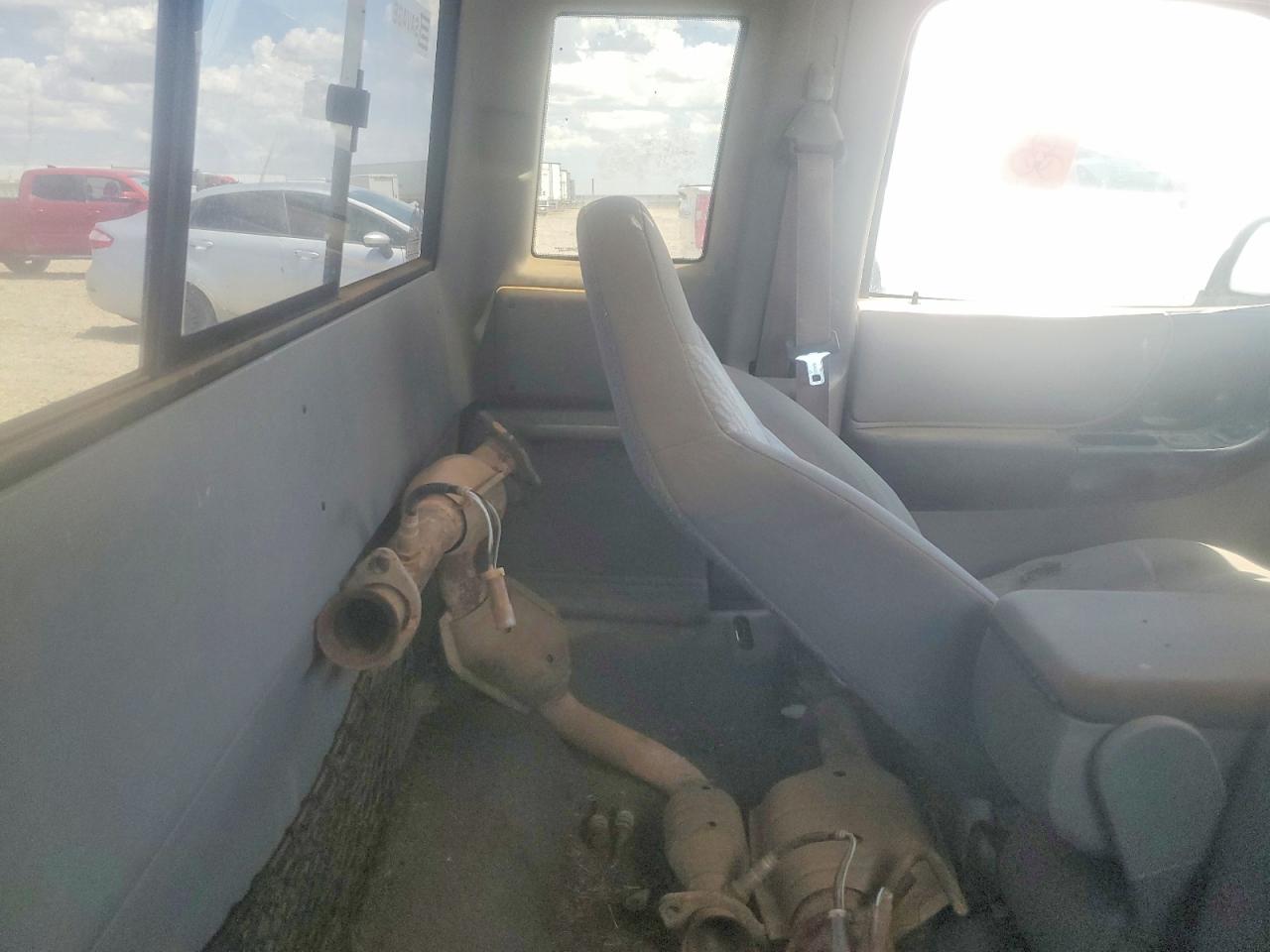 2001 Mazda B3000 Cab Plus White vin: 4F4YR16V31TM32221