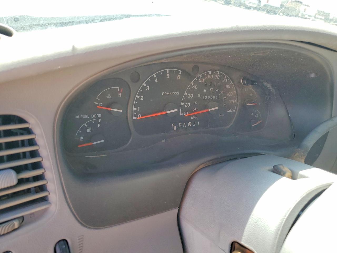 2001 Mazda B3000 Cab Plus White vin: 4F4YR16V31TM32221