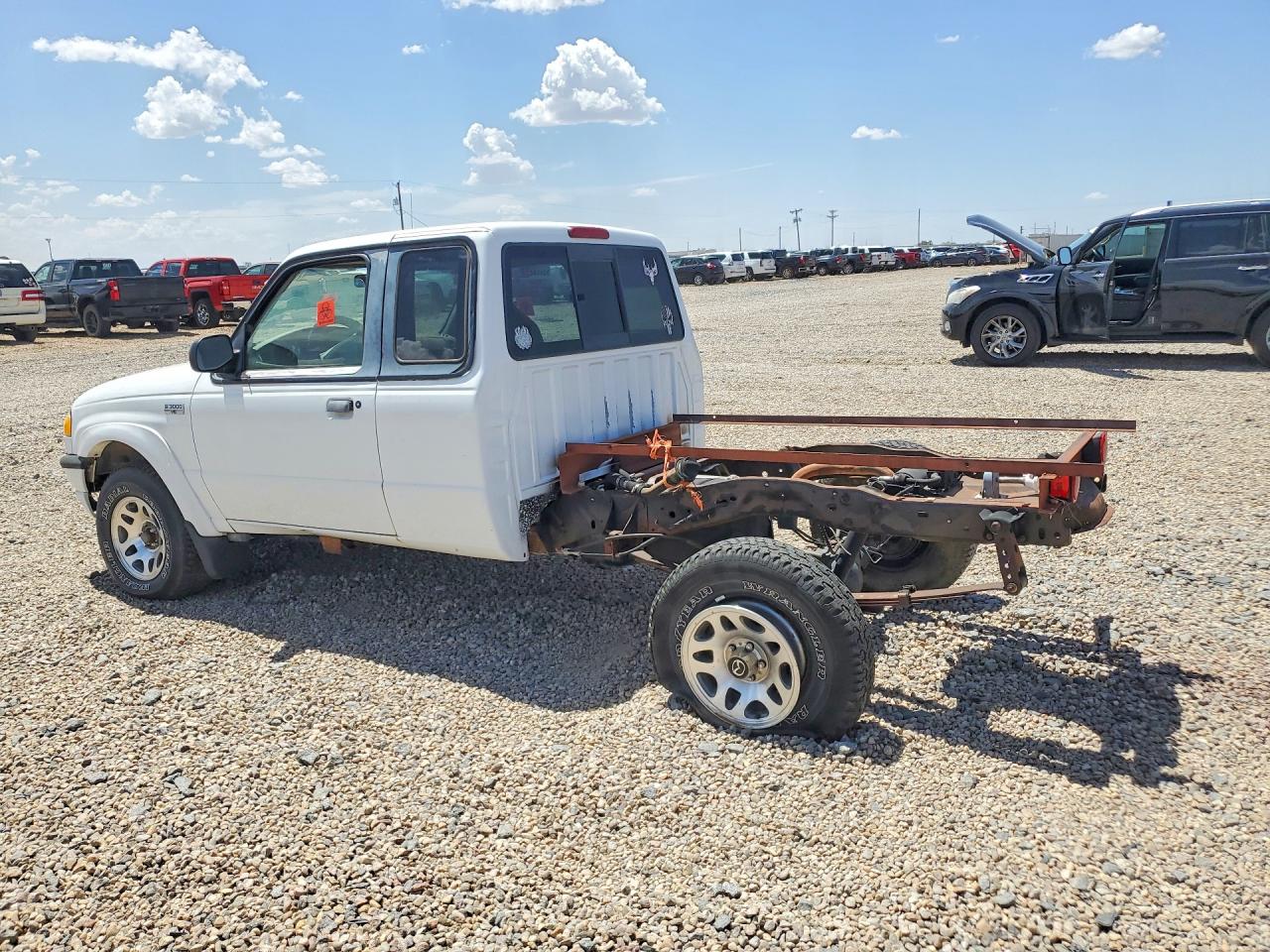2001 Mazda B3000 Cab Plus White vin: 4F4YR16V31TM32221