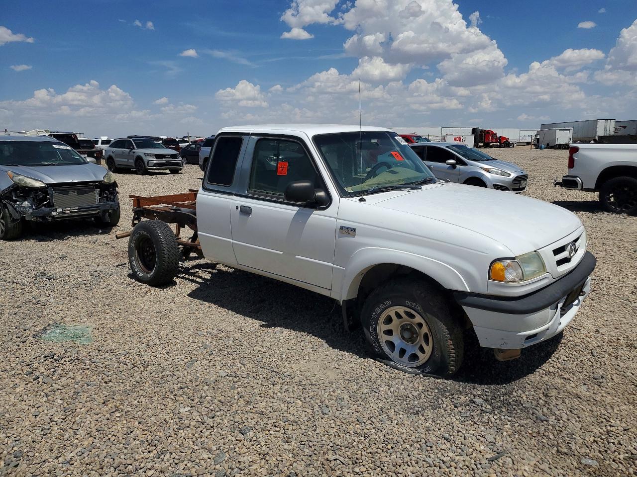 2001 Mazda B3000 Cab Plus White vin: 4F4YR16V31TM32221