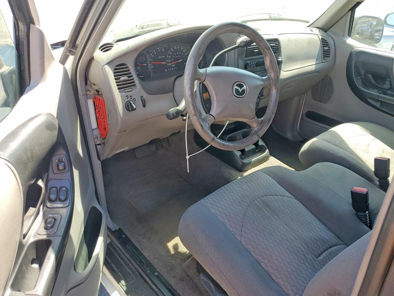 2001 Mazda B3000 Cab Plus White vin: 4F4YR16V41TM27626