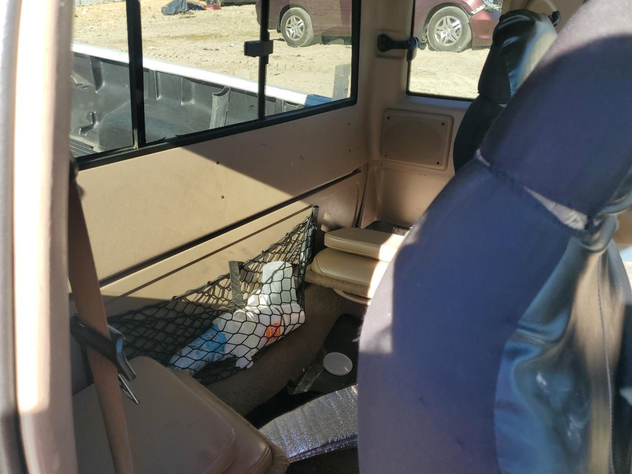 1999 Mazda B3000 Cab Plus Белый vin: 4F4YR16V4XTM17476