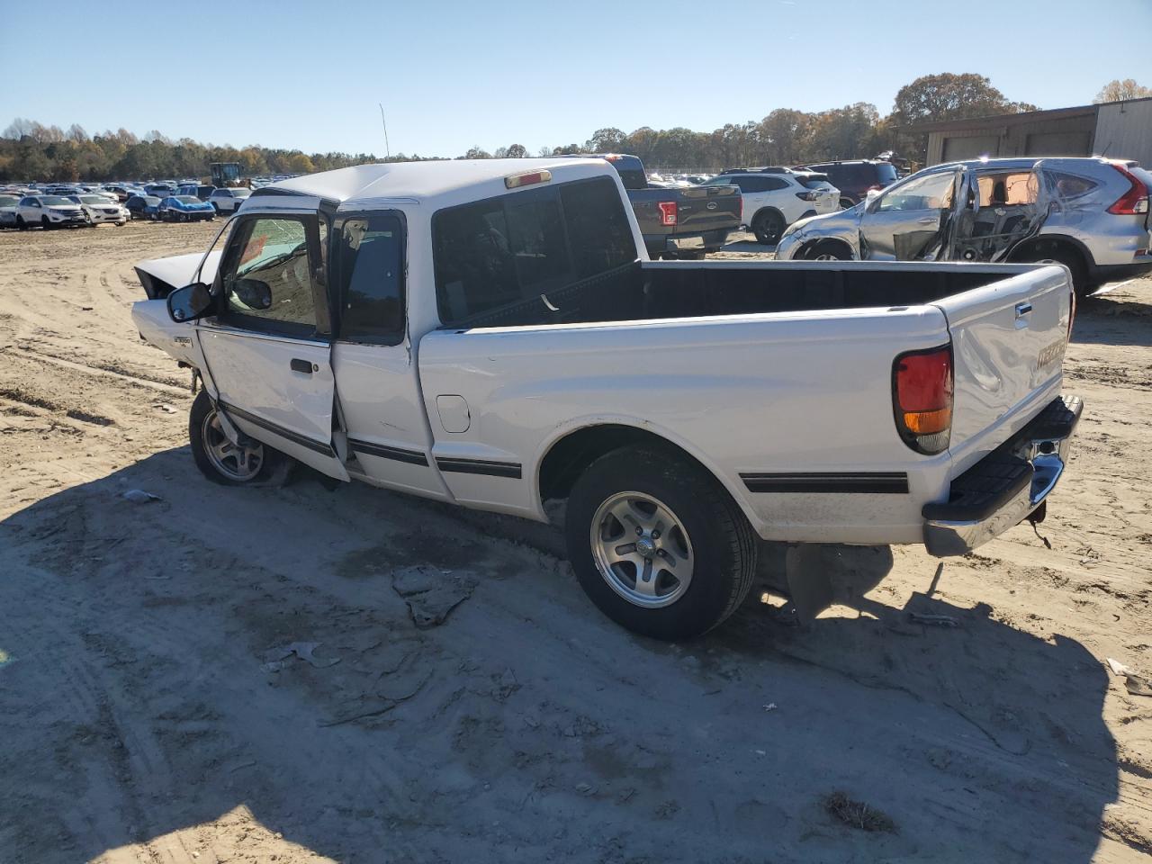 1999 Mazda B3000 Cab Plus Белый vin: 4F4YR16V4XTM17476