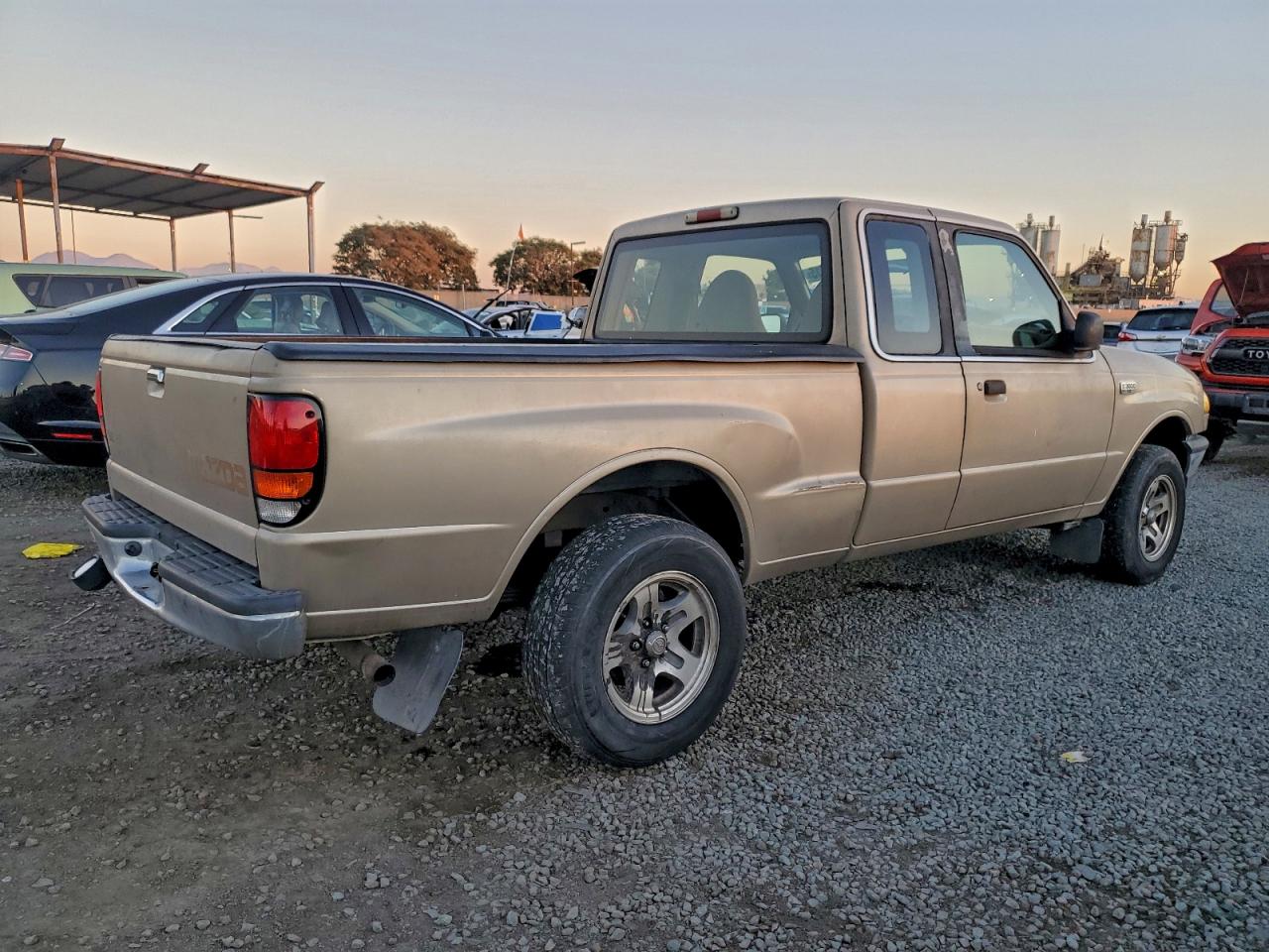 1999 Mazda B3000 Cab Plus Gold vin: 4F4YR16V8XTM21983
