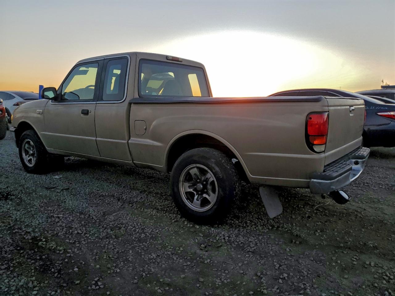 1999 Mazda B3000 Cab Plus Gold vin: 4F4YR16V8XTM21983
