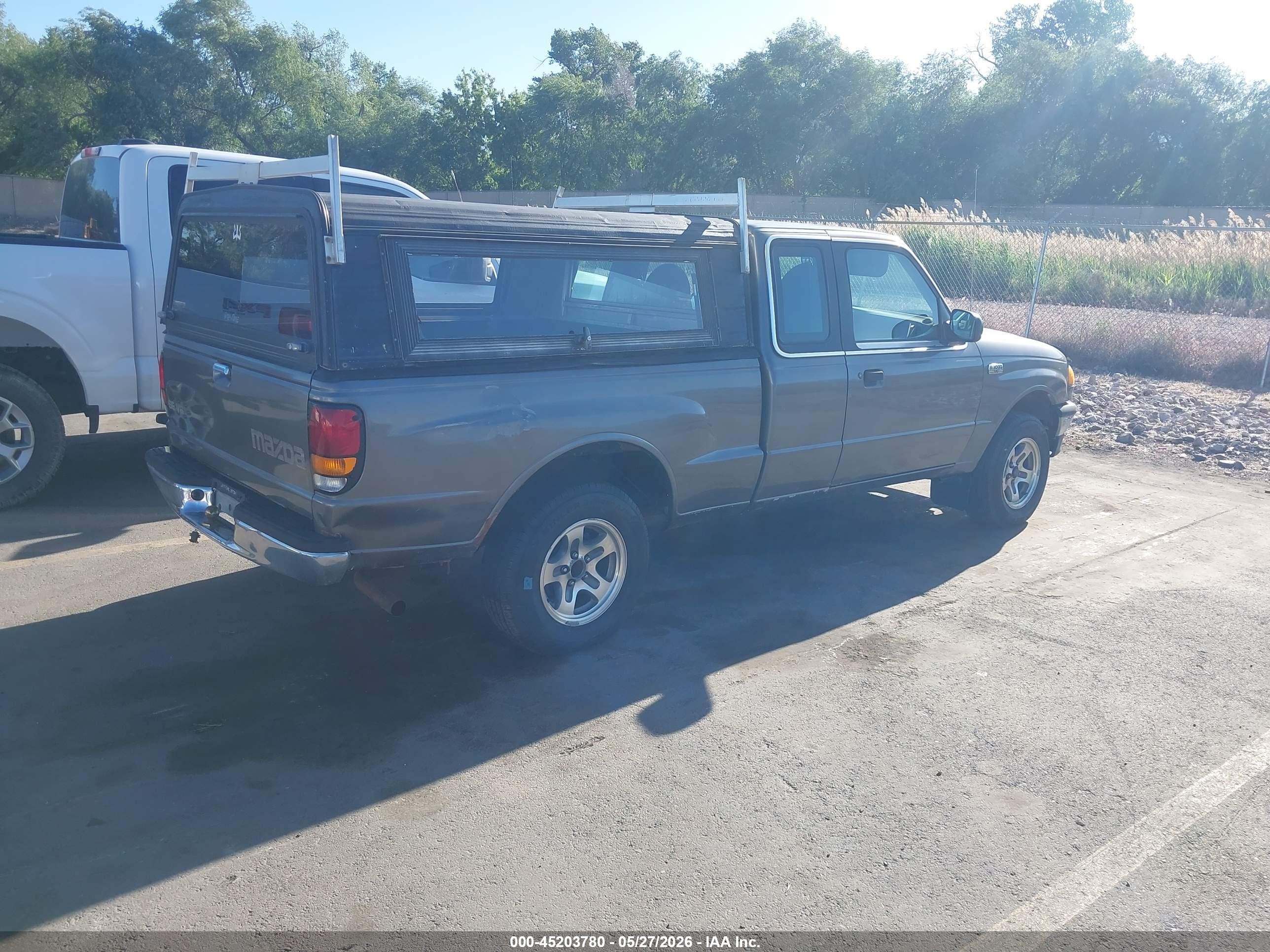 2000 Mazda B3000 Se/tl Silver vin: 4F4YR16V9YTM15725