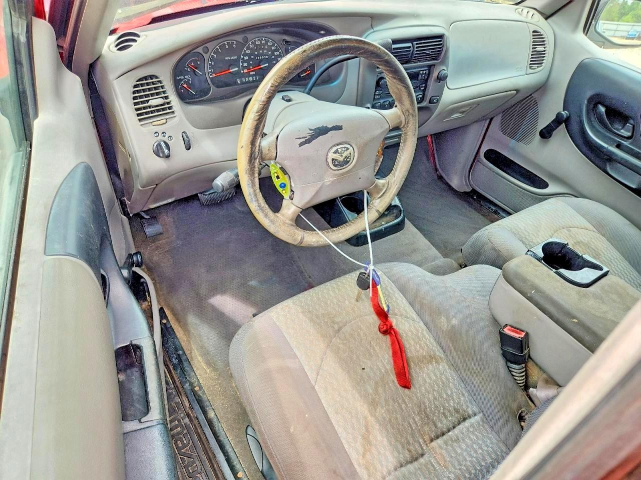 2003 Mazda B3000 Cab Plus Red vin: 4F4YR16VX3TM06931