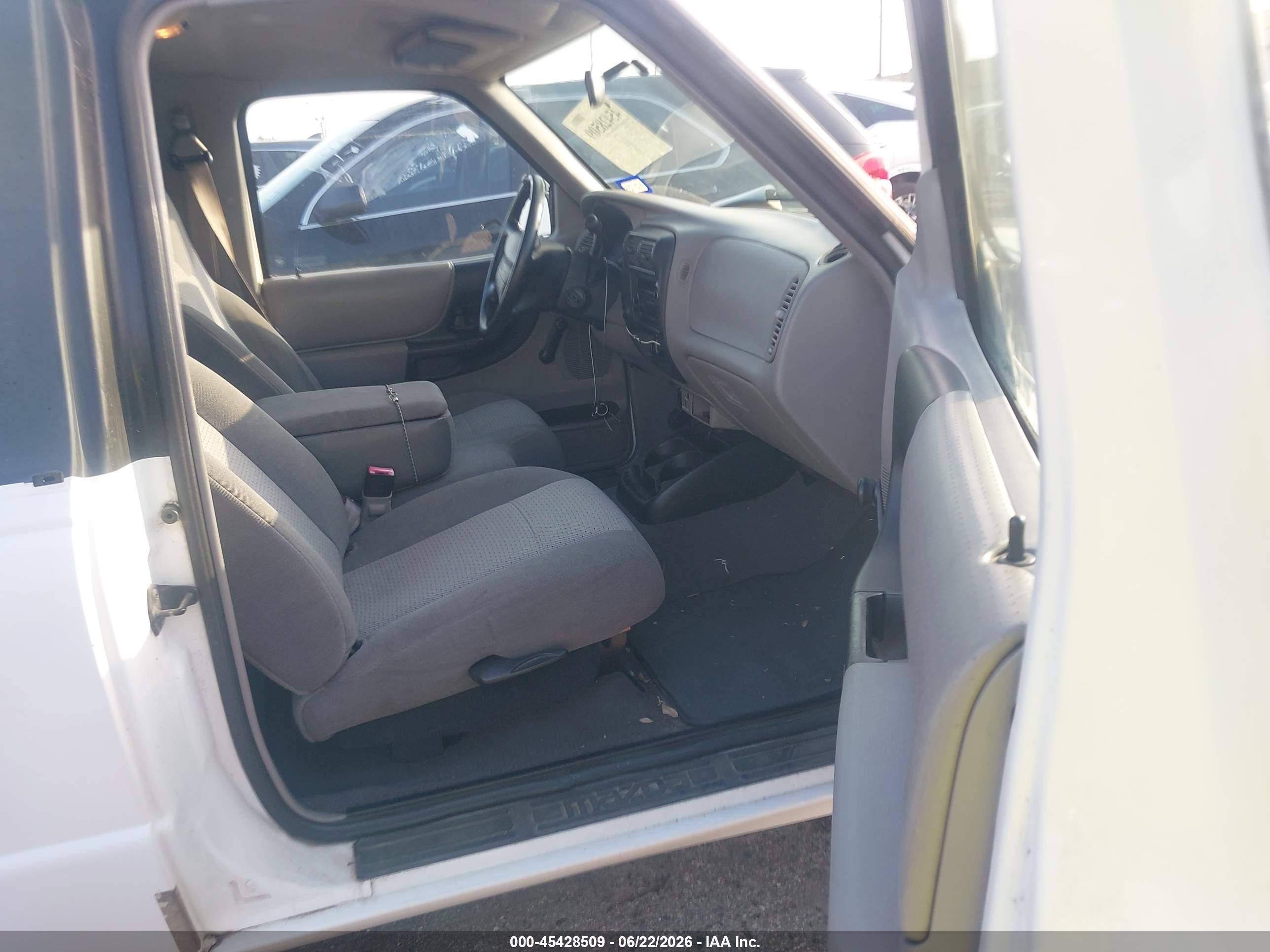 2000 Mazda B3000 Se/tl Белый vin: 4F4YR16VXYTM26829